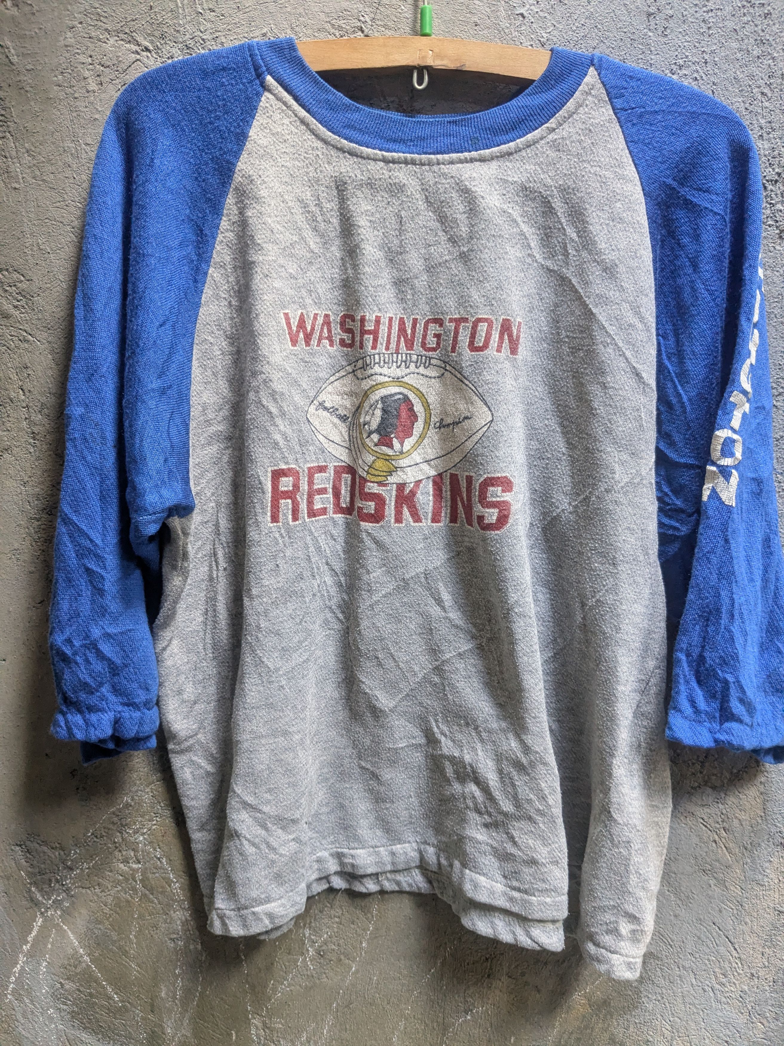 Vintage Washington Redskins raglan t-shirt 1980s. Made in taiwan Size US M / EU 48-50 / 2 - 1 Thumbnail