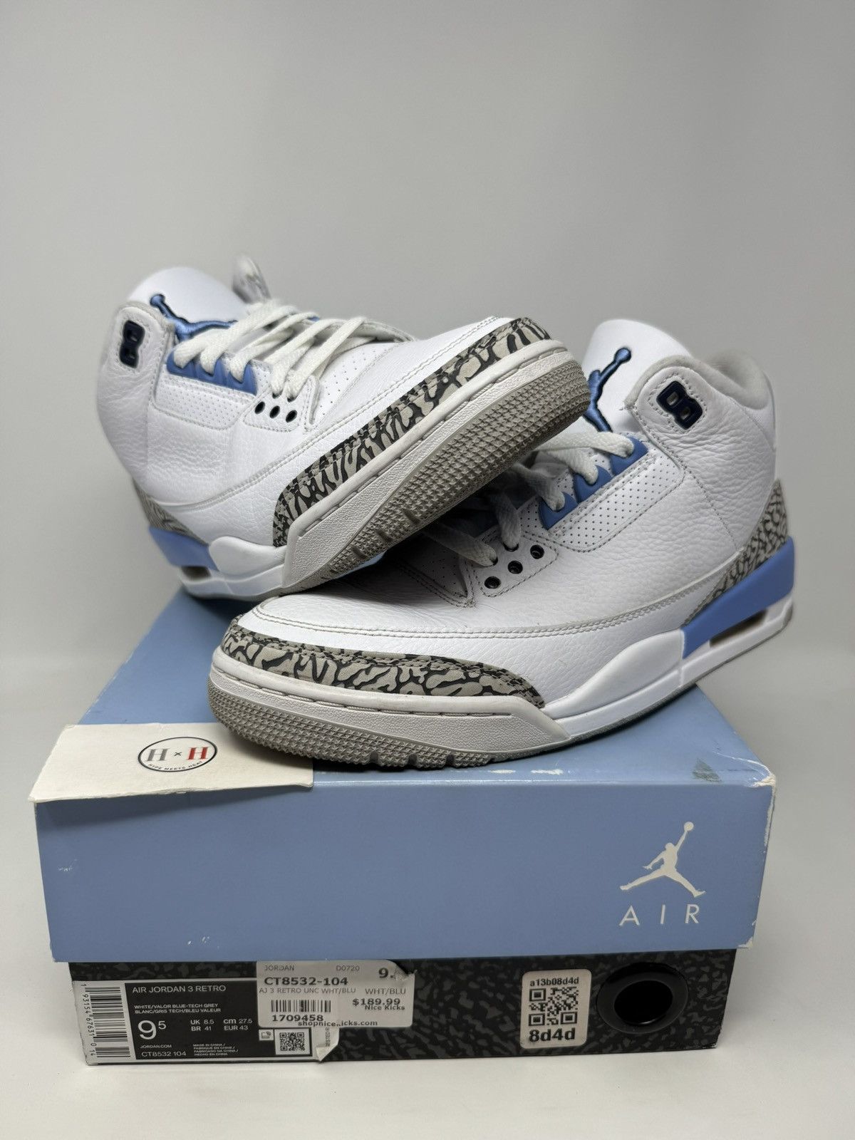 Nike Air Jordan Retro UNC