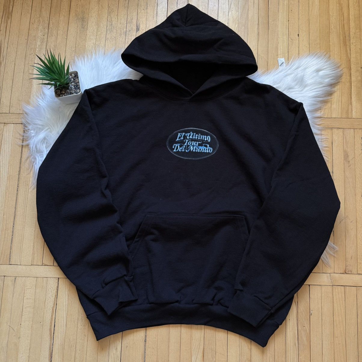 Band Tees 📌 Bad Bunny El Ultimo Tour Del Mundo Oversized Hoodie Size US XL / EU 56 / 4 - 1 Thumbnail