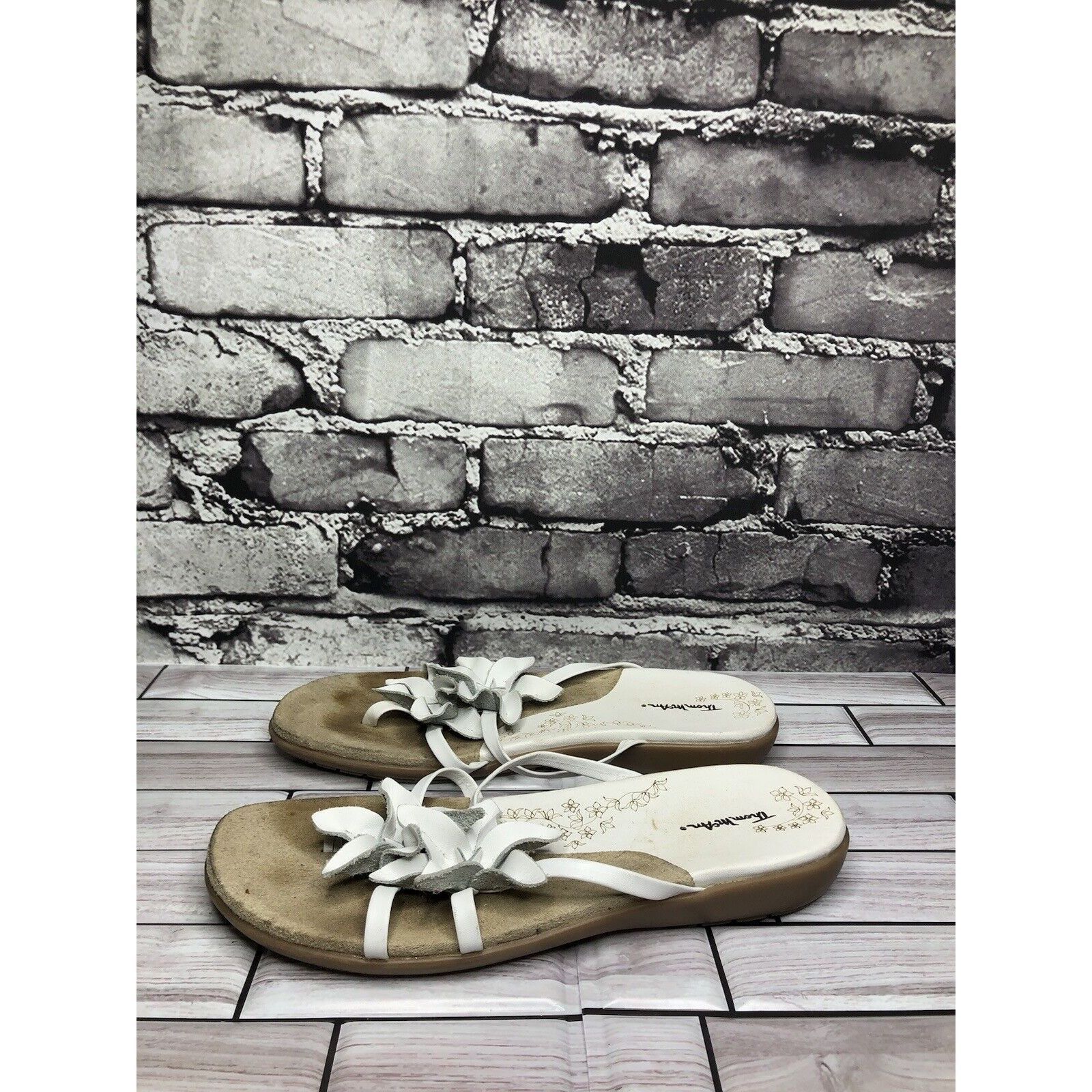 Other Thom McAn White Leather Floral Flip Flop Wedge Sandals Women Size US 6 / IT 36 - 11 Thumbnail