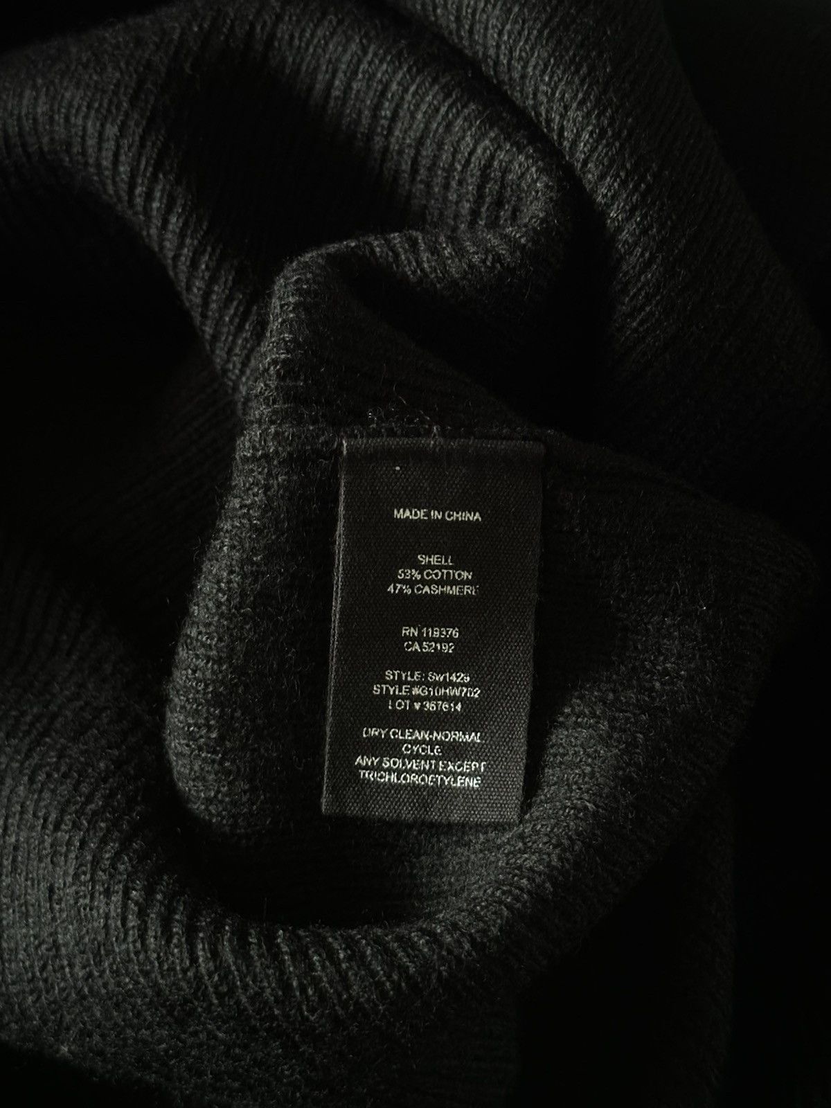 Helmut Lang helmut lang black cashmere sweater with button sleeve Size US L / EU 52-54 / 3 - 6 Thumbnail