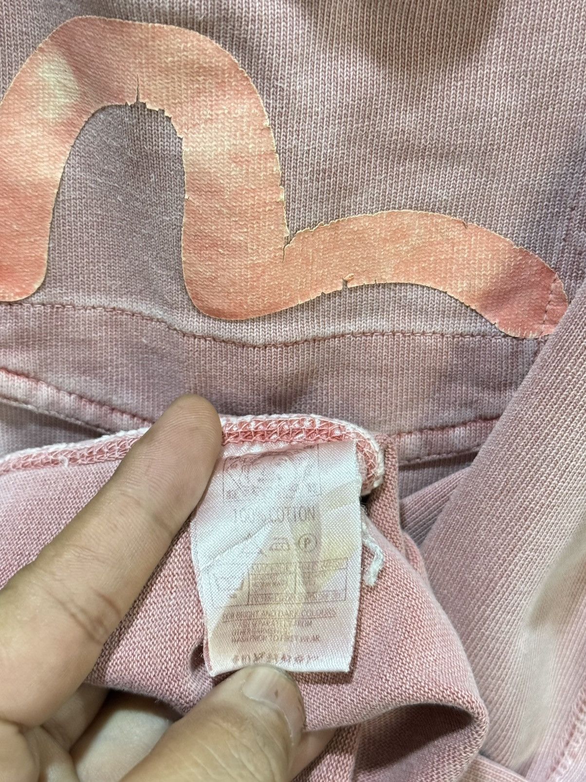 Evisu Thrashed Vintage Evisu Pocket Distressed Heavy Cotton Tee Size US L / EU 52-54 / 3 - 11 Thumbnail