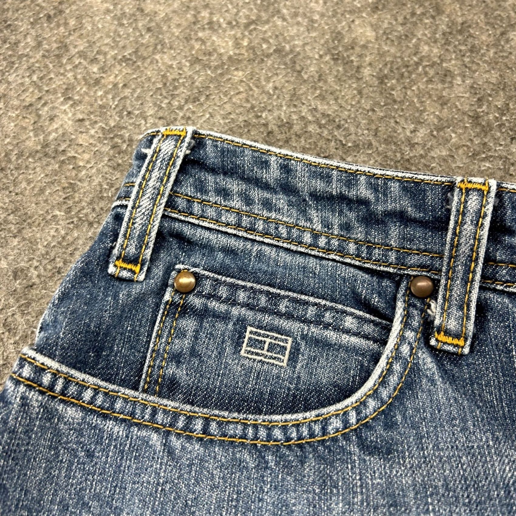 Tommy Hilfiger VINTAGE Tommy Hilfiger Skirt Womens 14 Blue Denim Midi Mini High Rise Pocket Slit 90s 70s 80s Retro USA Size 36" / US 14 / IT 50 - 6 Thumbnail