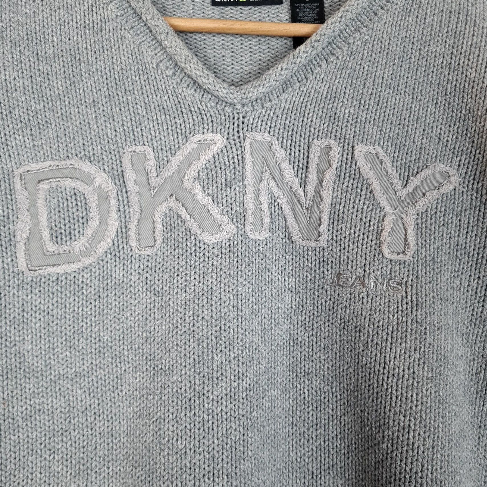 DKNY VINTAGE DKNY Sweater Womens Large Gray Logo V-Neck Knit Pullover Relaxed 90s Mens Womens Size L / US 10 / IT 46 - 4 Thumbnail