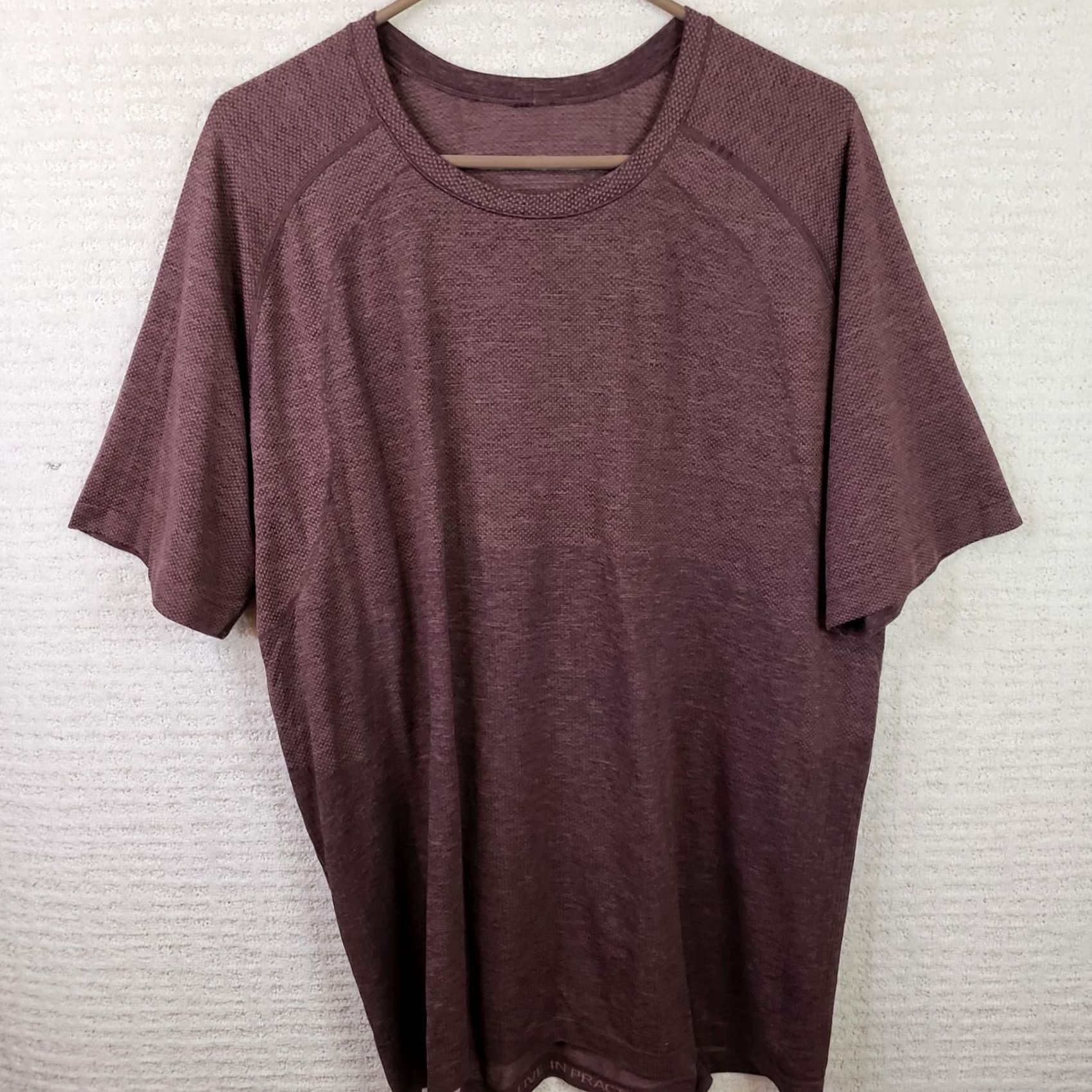 Lululemon Lululemon Men T-Shirt Burgundy Short Sleeve Crew Neck 2XL Athletic Fit 47 in Chest Breathing Lightweight Stretch Packable Cotton Lyocell Lycra Size US 39 - 2 Thumbnail