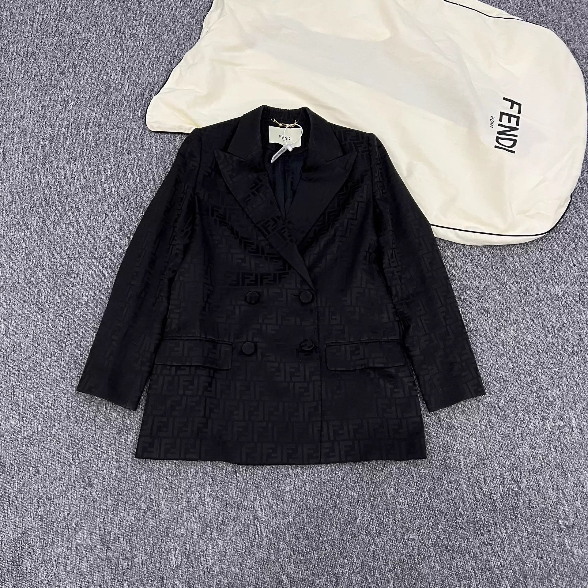 Fendi Fendi FF Monogram Silk Blazer 42 EU Size M / US 6-8 / IT 42-44 - 1 Thumbnail