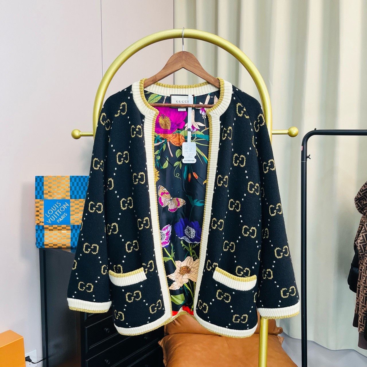Gucci Gucci Black gold full-printed cardigan sweater 2501-Nextarr Size US XXS / EU 40 - 1 Thumbnail