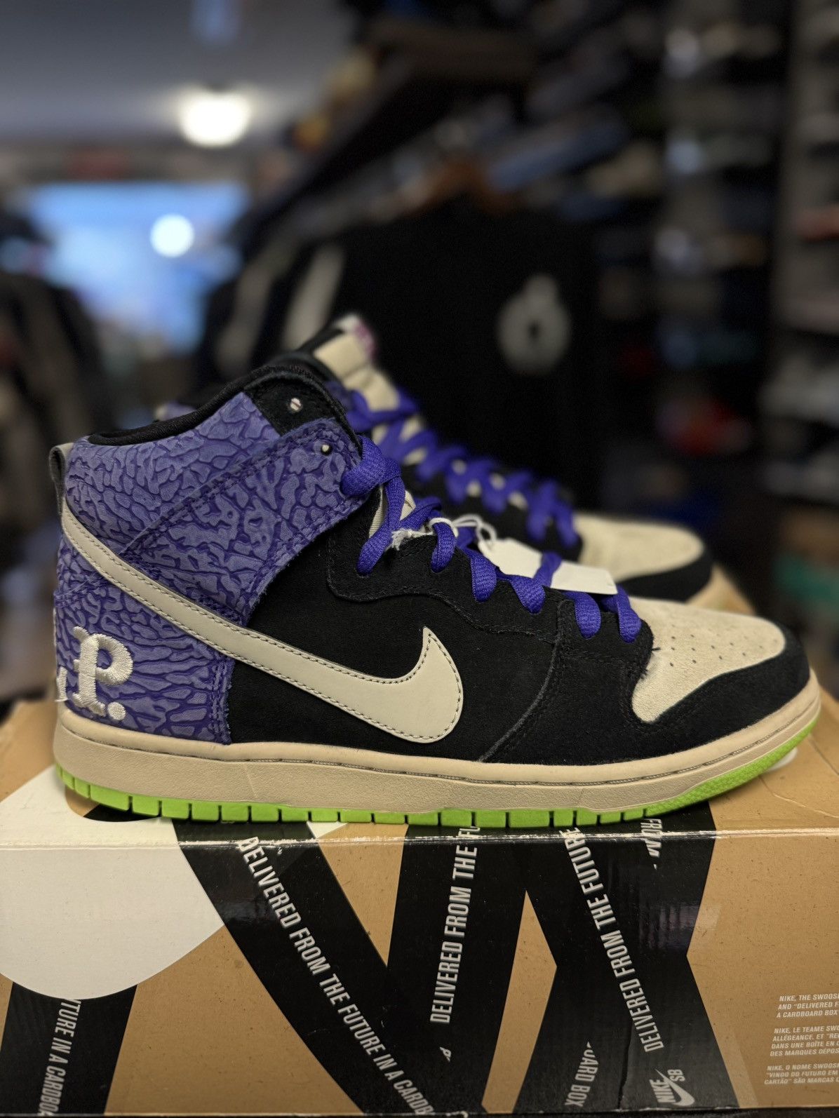 Nike Dunk High SB Send Help Dog Walker Size 11 2013 Size US 11 / EU 44 - 4 Thumbnail
