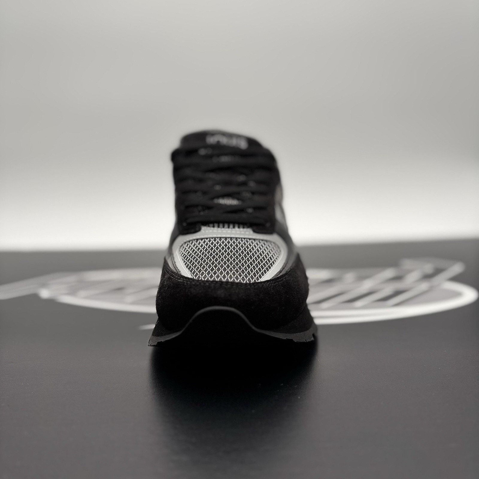 Louis Vuitton (9-9.5 US) Louis Vuitton Run Away Low ' Black ' | EXCELLENT! Size US 9.5 / EU 42-43 - 15 Thumbnail