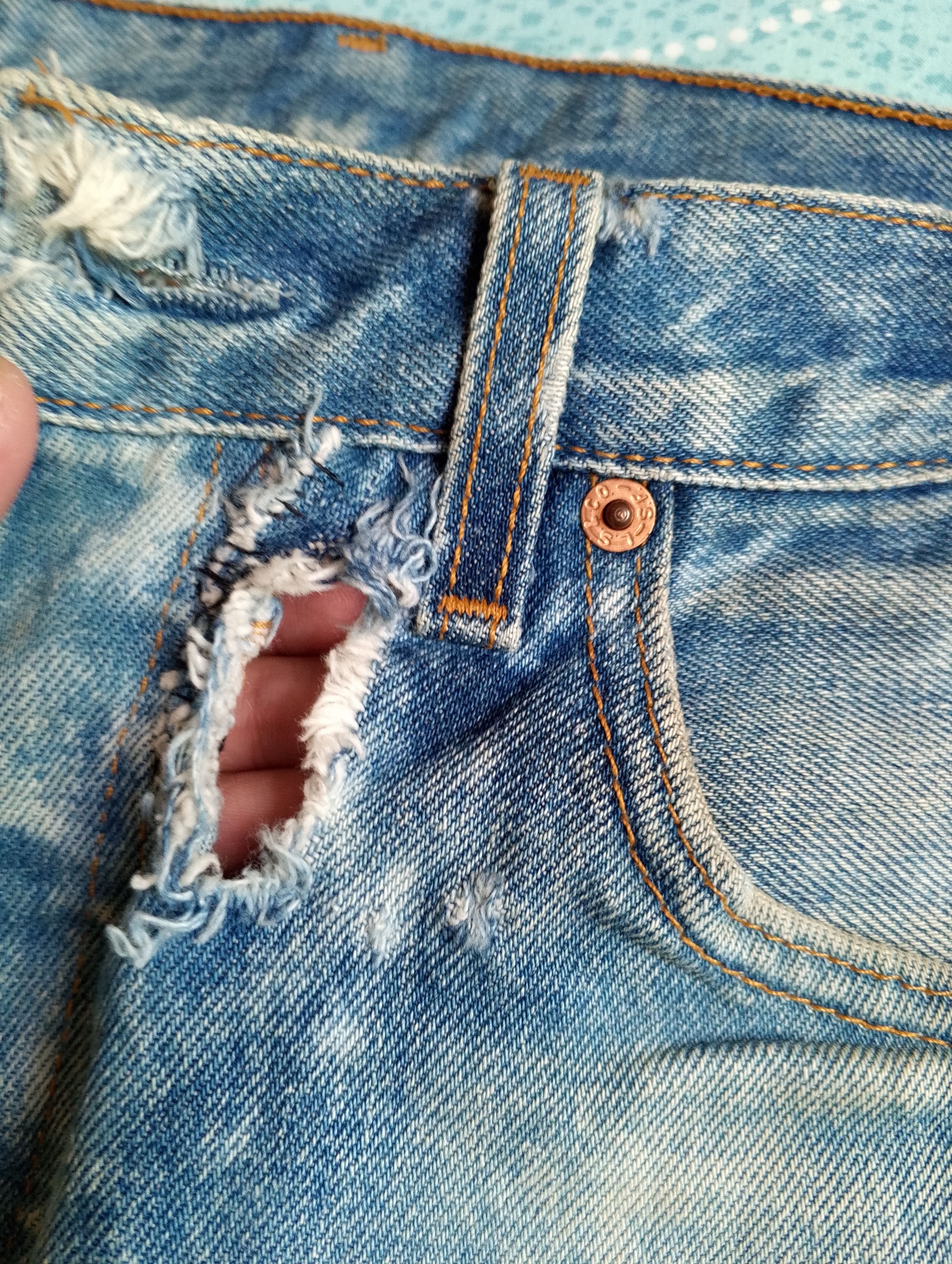 Levi's Vintage Clothing Vintage Thrashed Distressed Levi’s 501 Jeans Size US 31 - 17 Thumbnail