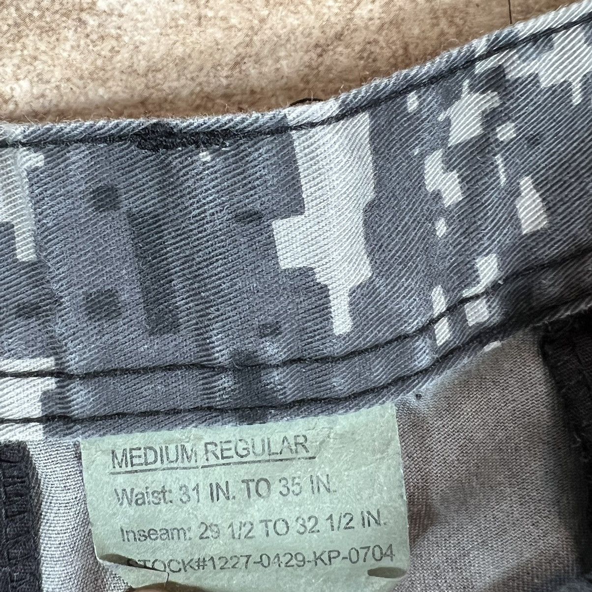 Vintage Military Issued Grey Digi Camo Print Cargo Utility Pants Size US 33 - 4 Thumbnail
