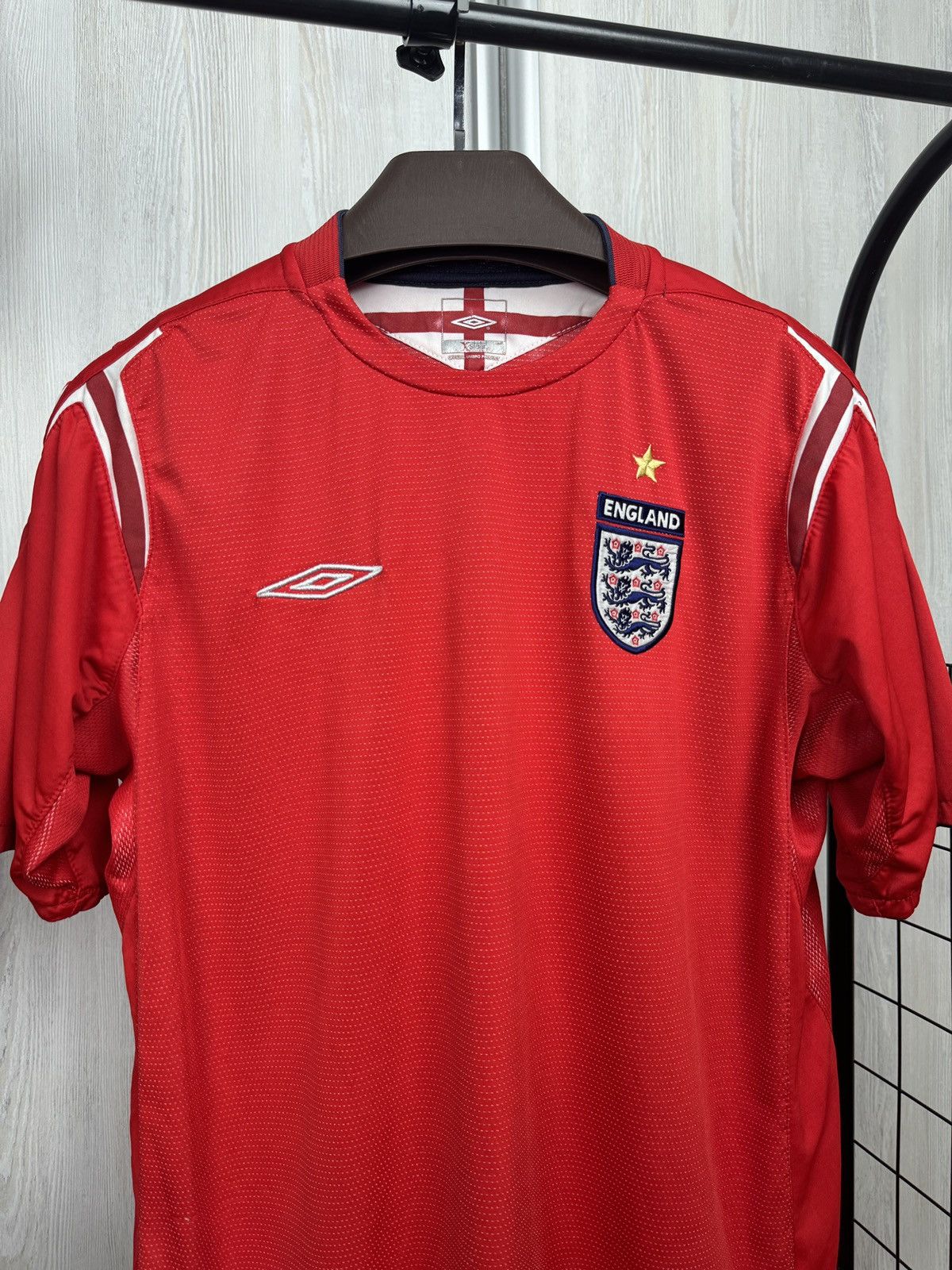 Umbro Umbro England 2004 2006 away soccer jersey football shirt Size US L / EU 52-54 / 3 - 3 Thumbnail