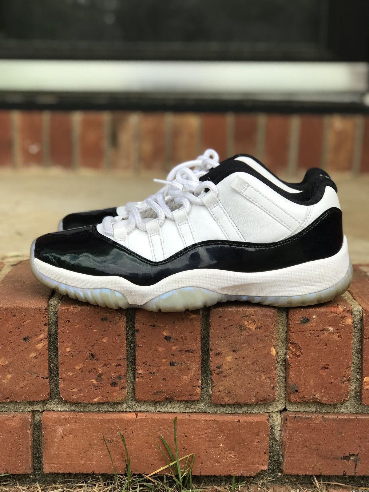 Jordan Brand Air Jordan 11 Retro Low Emerald - Size 9 Size US 9 / EU 42 - 2 Thumbnail