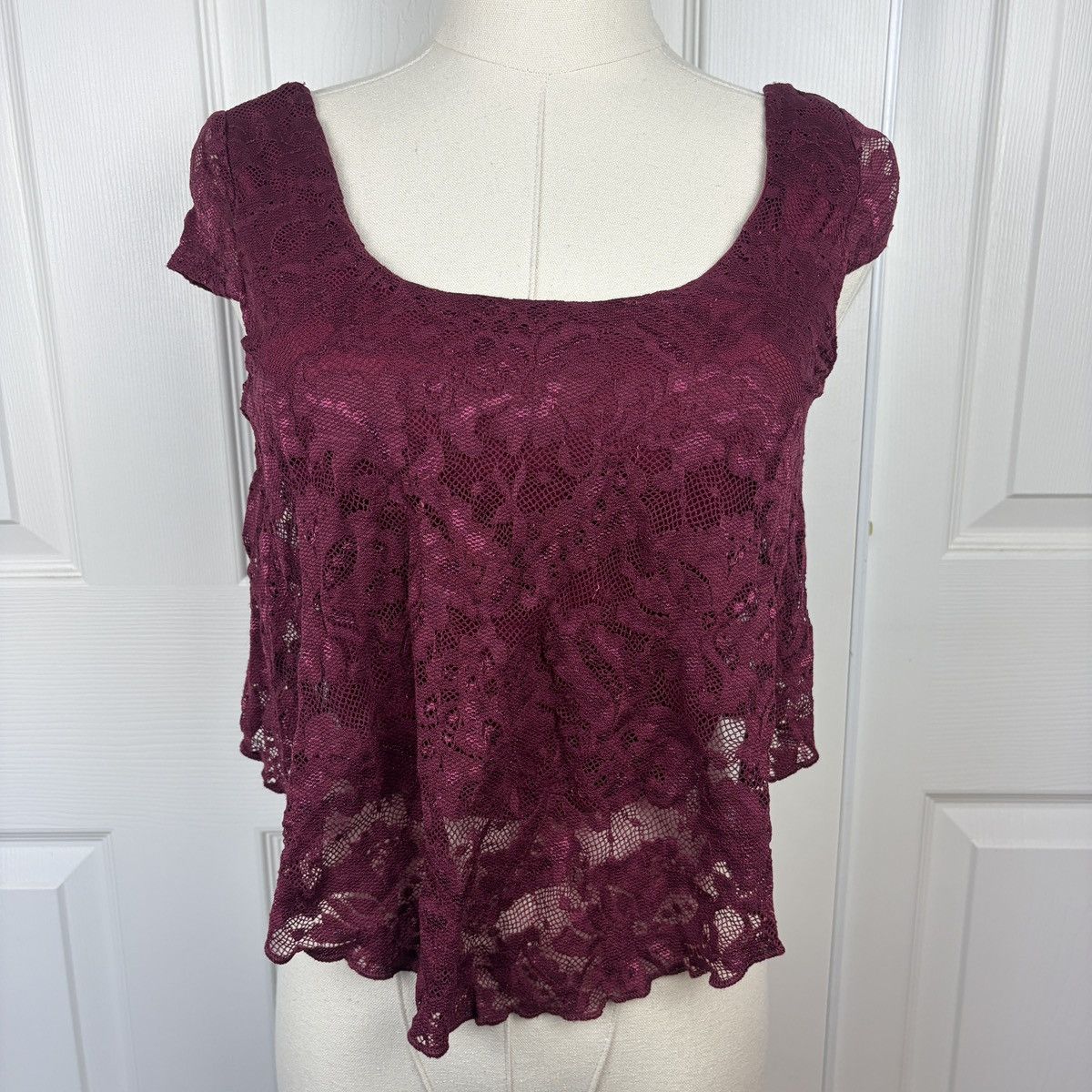 Other Charlotte Russe burgundy lace short sleeve top Size XS / US 0-2 / IT 36-38 - 1 Thumbnail