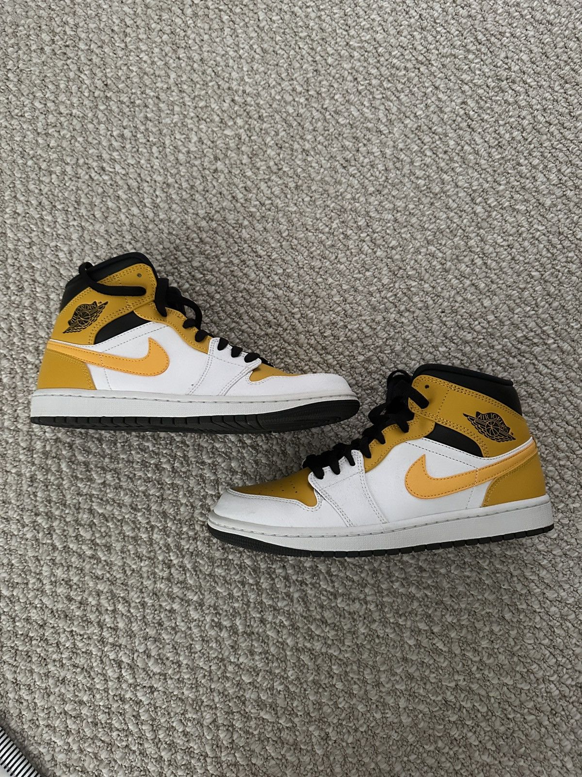 Nike Nike jordan 1 mid sz 8.5 Size US 8.5 / EU 41-42 - 2 Thumbnail