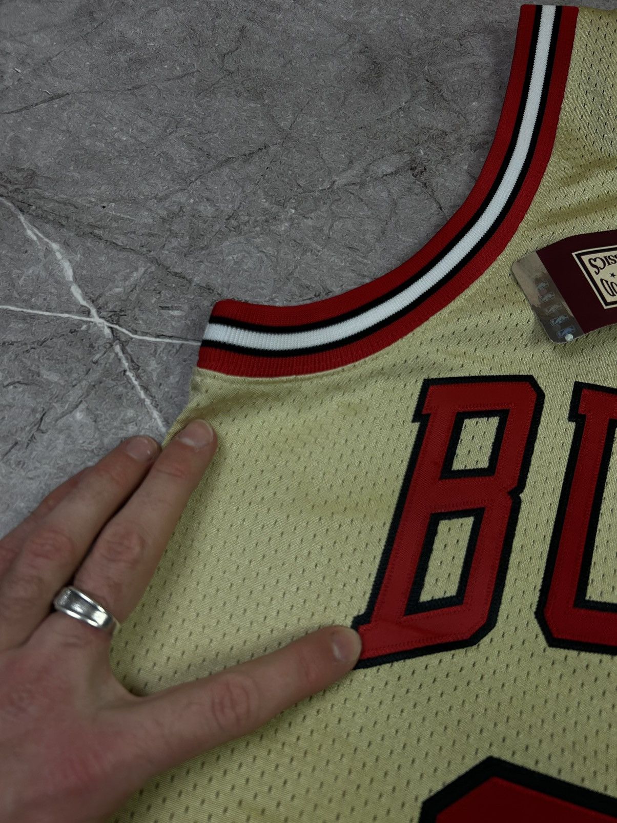 Mitchell & Ness Mitchell & Ness Chicago Bulls Swingman Jersey in Gold Jordan Size US S / EU 44-46 / 1 - 8 Thumbnail