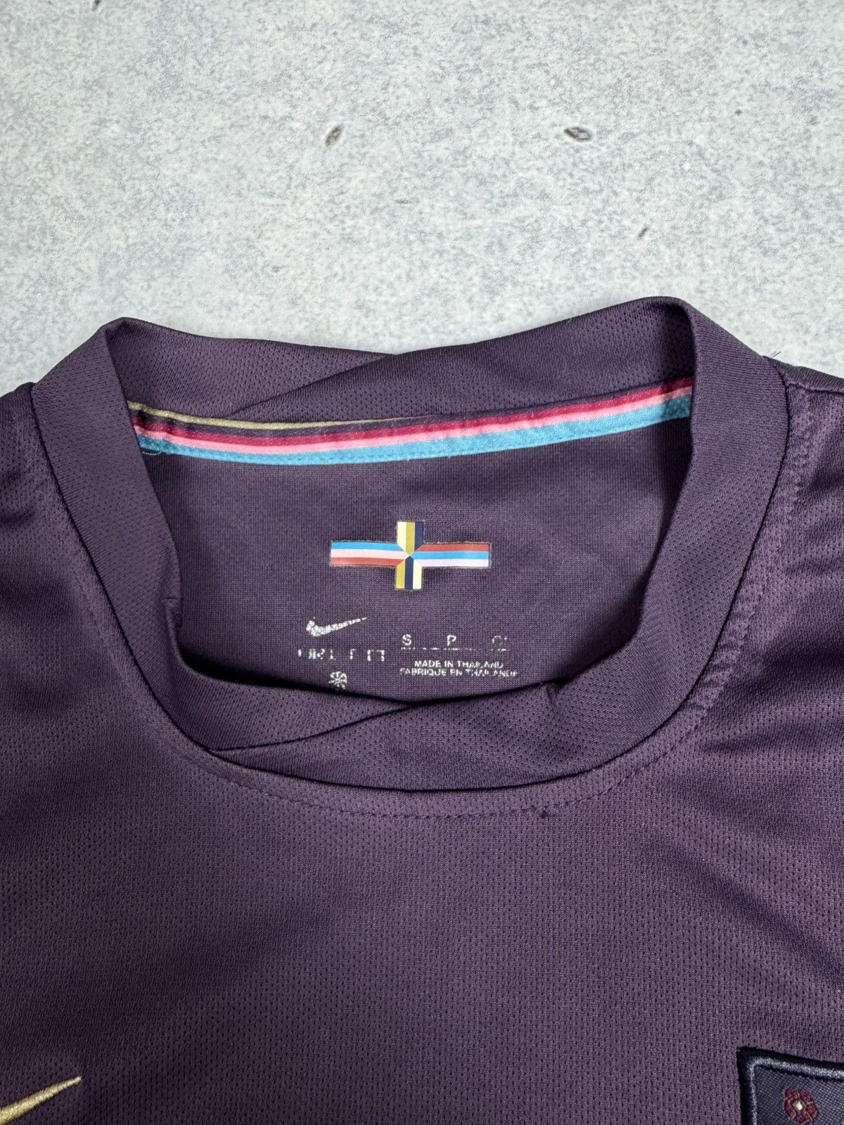 Nike Nike England Swoosh Soccer Jersey Tee Y2K Size US S / EU 44-46 / 1 - 4 Thumbnail