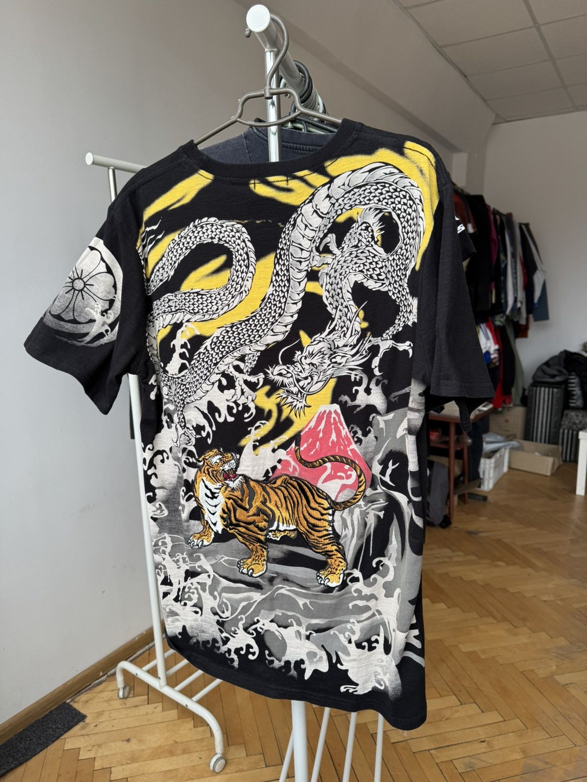 Japanese Brand Vintage Japan Dragon vs Tiger Embroidered T-shirt Size US XL / EU 56 / 4 - 1 Thumbnail
