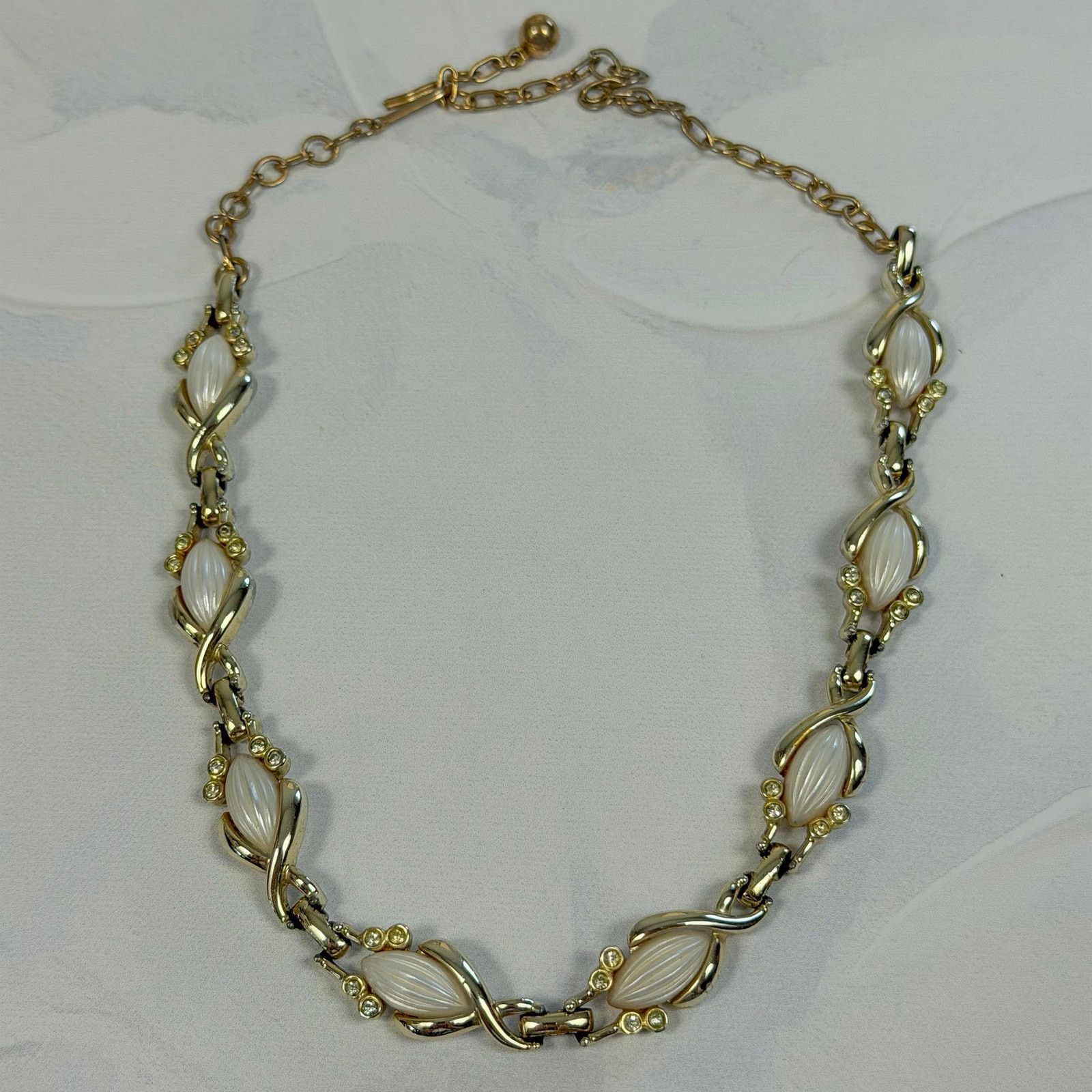 Vintage VTG 1958 Sarah Coventry My Fair Lady Thermoset Jewelry Set Size ONE SIZE - 5 Thumbnail