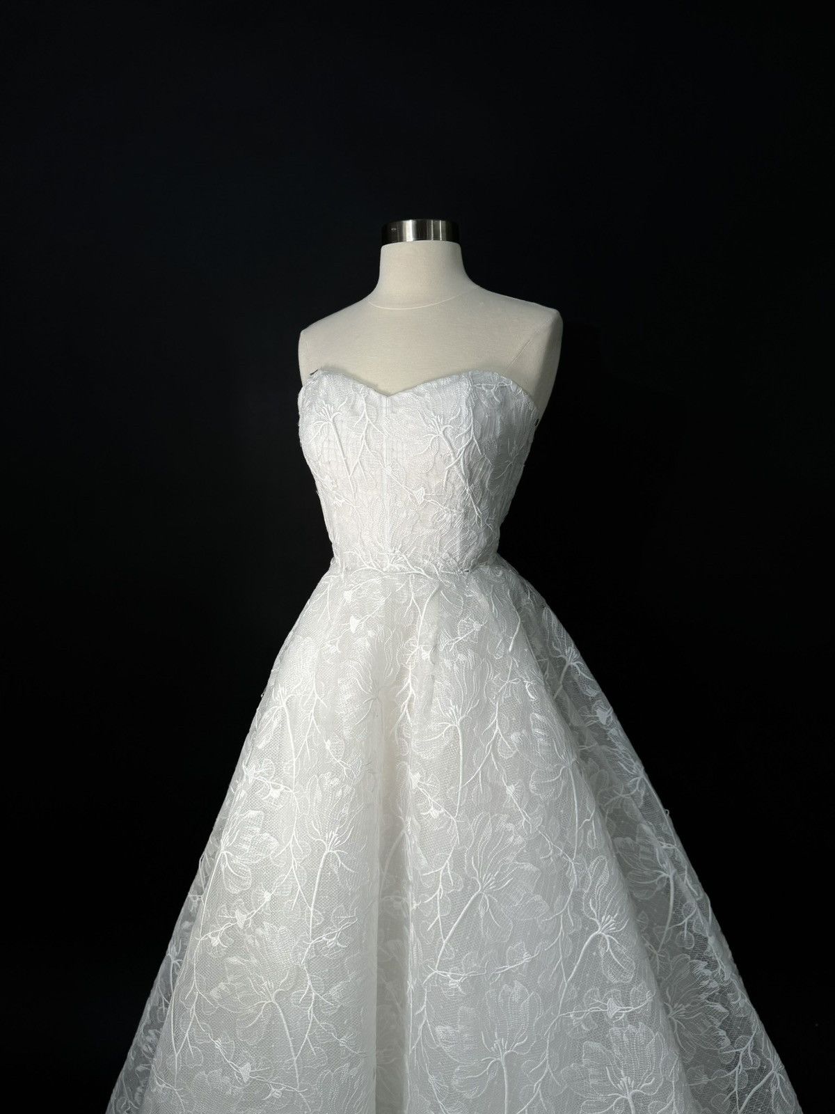 Other Preloved US 2 Embroidery Lace Anna Augusta Bridal Gown Size XS / US 0-2 / IT 36-38 - 2 Thumbnail