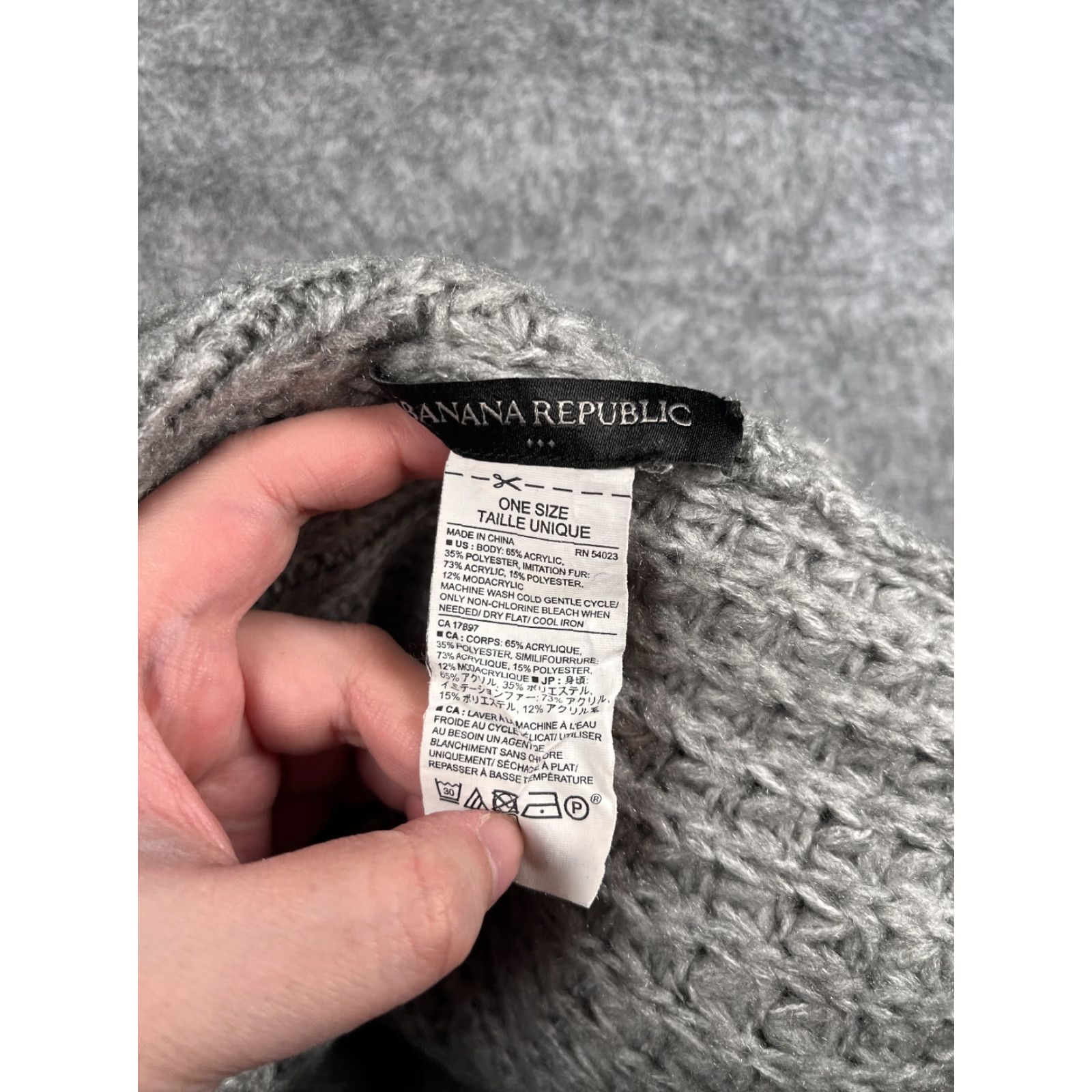 Banana Republic Banana Republic Beanie Toque Womens One Size Gray Knit Acrylic Blend Ski Pom Beanie Women One Size Gray Knit Acrylic Blend Outdoor Ski Womens Size ONE SIZE - 7 Thumbnail