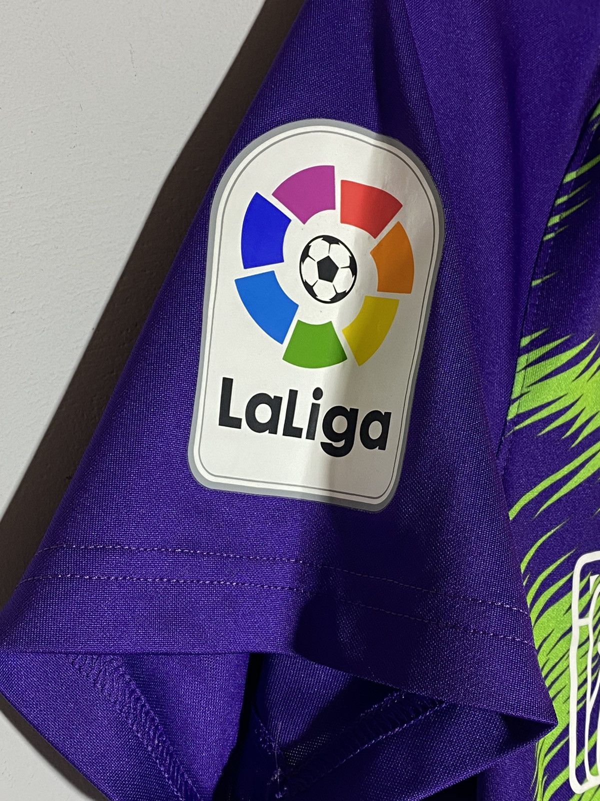 Nike Nike Malaga 2020 2021 Away Football Shirt Size US S / EU 44-46 / 1 - 3 Thumbnail