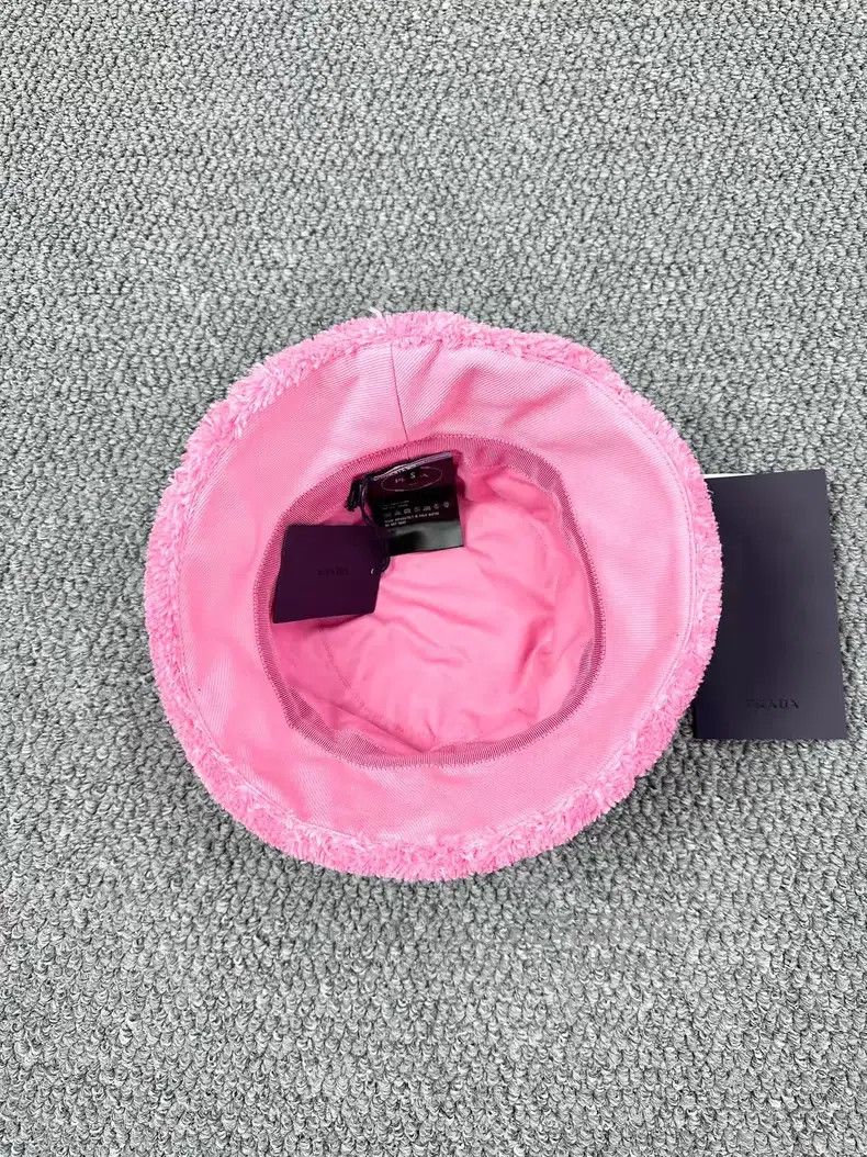 Prada Prada Size S Pink plush letter logo fisherman's hat Size ONE SIZE - 3 Thumbnail