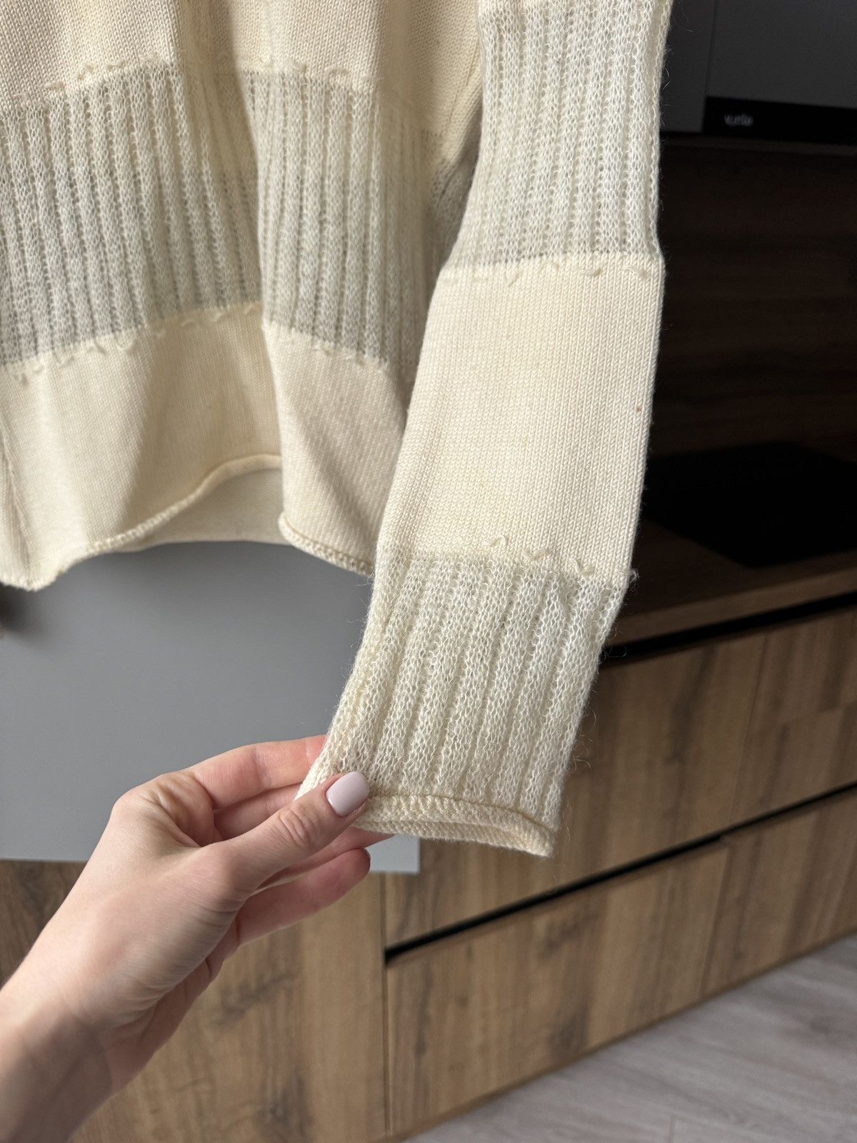 Versace Vintage Versace Sport Knit Logo V-Neck Beige Sweater Size S / US 4 / IT 40 - 7 Thumbnail