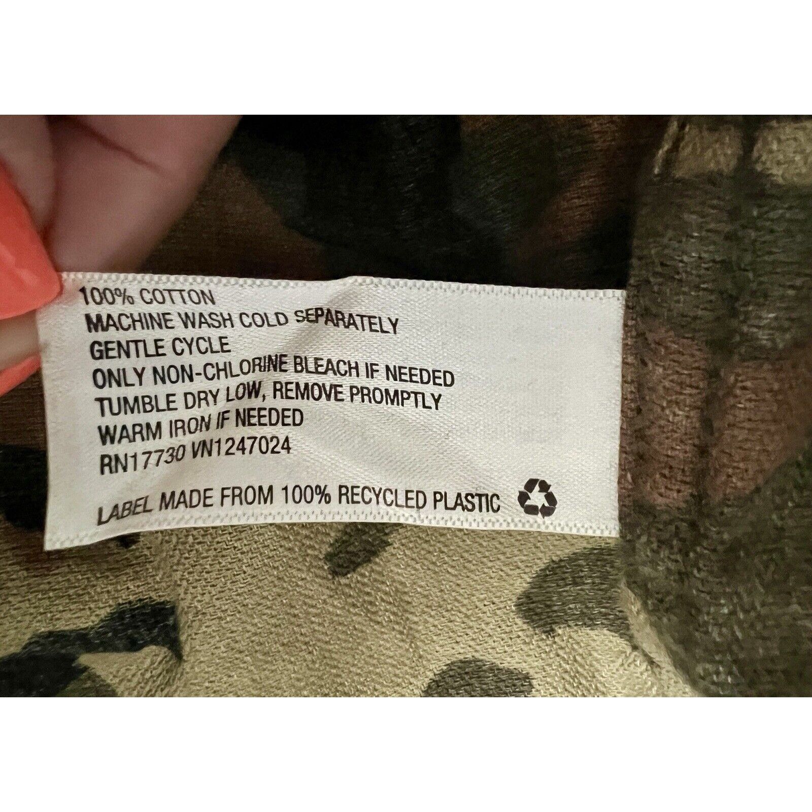 Other GOODFELLOW & CO Men's Green Camo Standard-Fit Button-Up LS Size US XL / EU 56 / 4 - 8 Thumbnail
