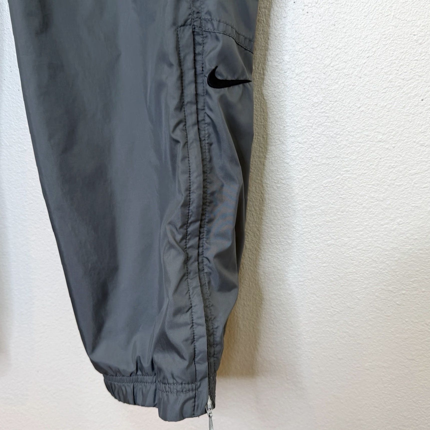 Nike Nike Track Windbreaker Pants Mens XL Gray Elastic Waist Drawstring Zip Hem Lined Pockets Nylon Polyester Blend Zip Pockets Size US 36 / EU 52 - 4 Thumbnail