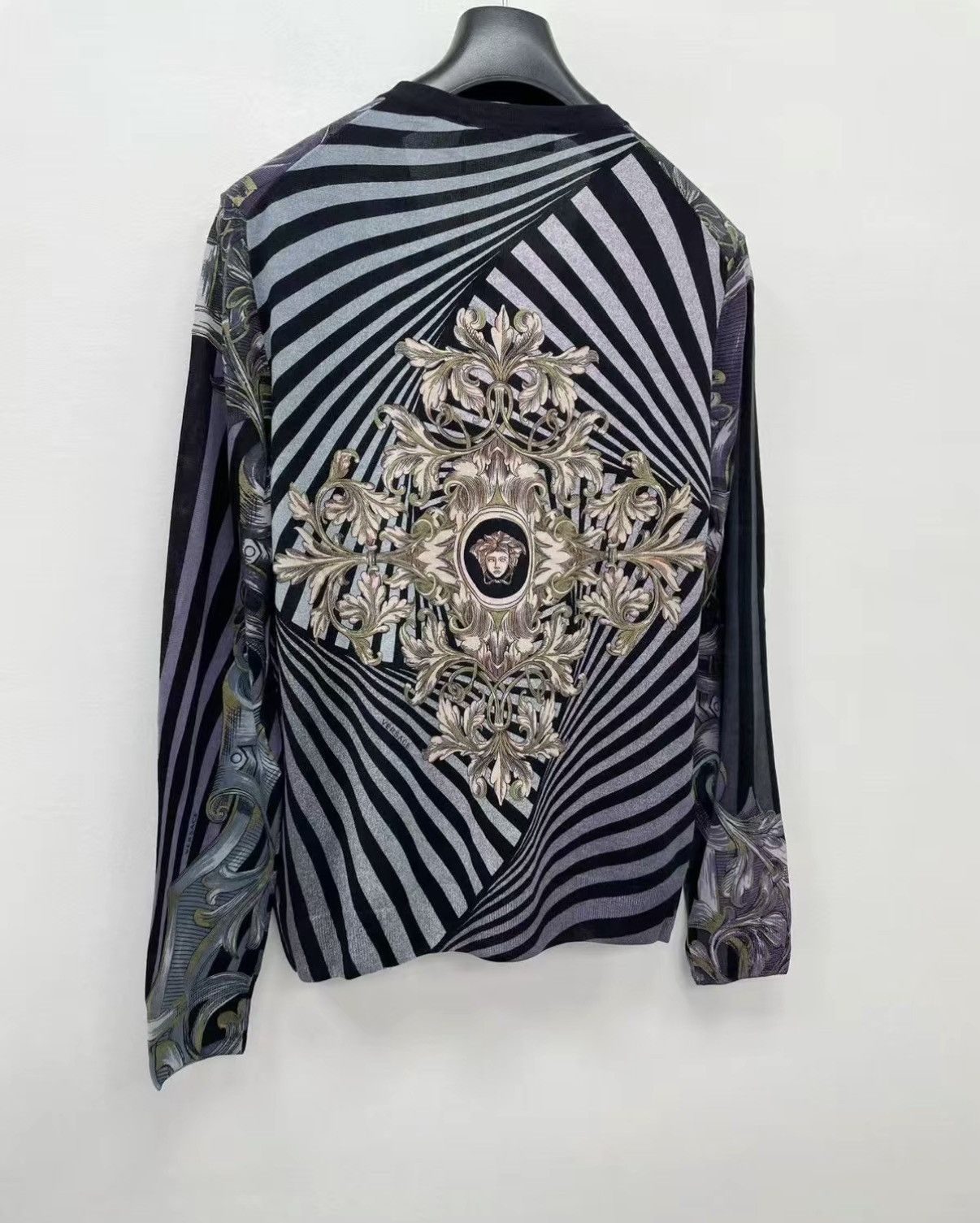 Versace VERSACE Wool/Silk Cardigan J30 Size US S / EU 44-46 / 1 - 1 Thumbnail