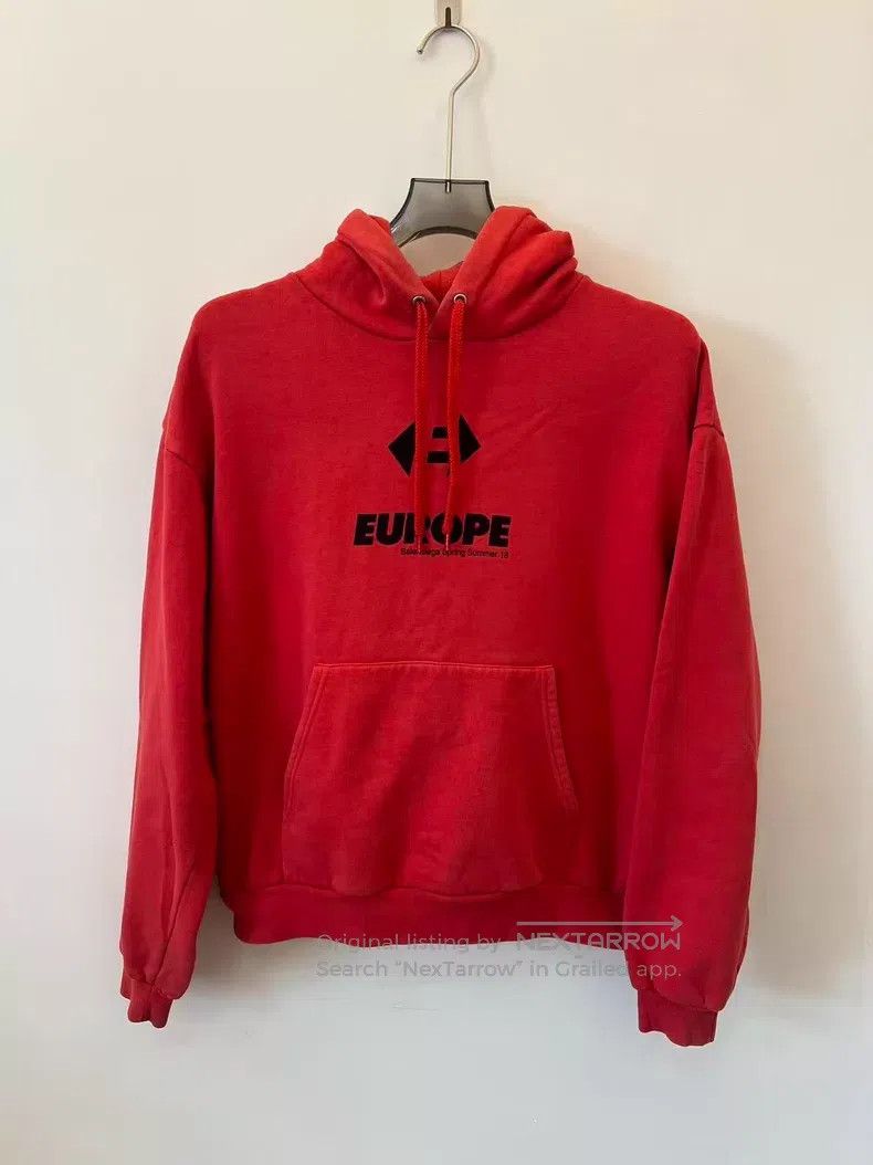 Balenciaga Balenciaga Red Hooded Sweatshirt Size US S / EU 44-46 / 1 - 1 Thumbnail