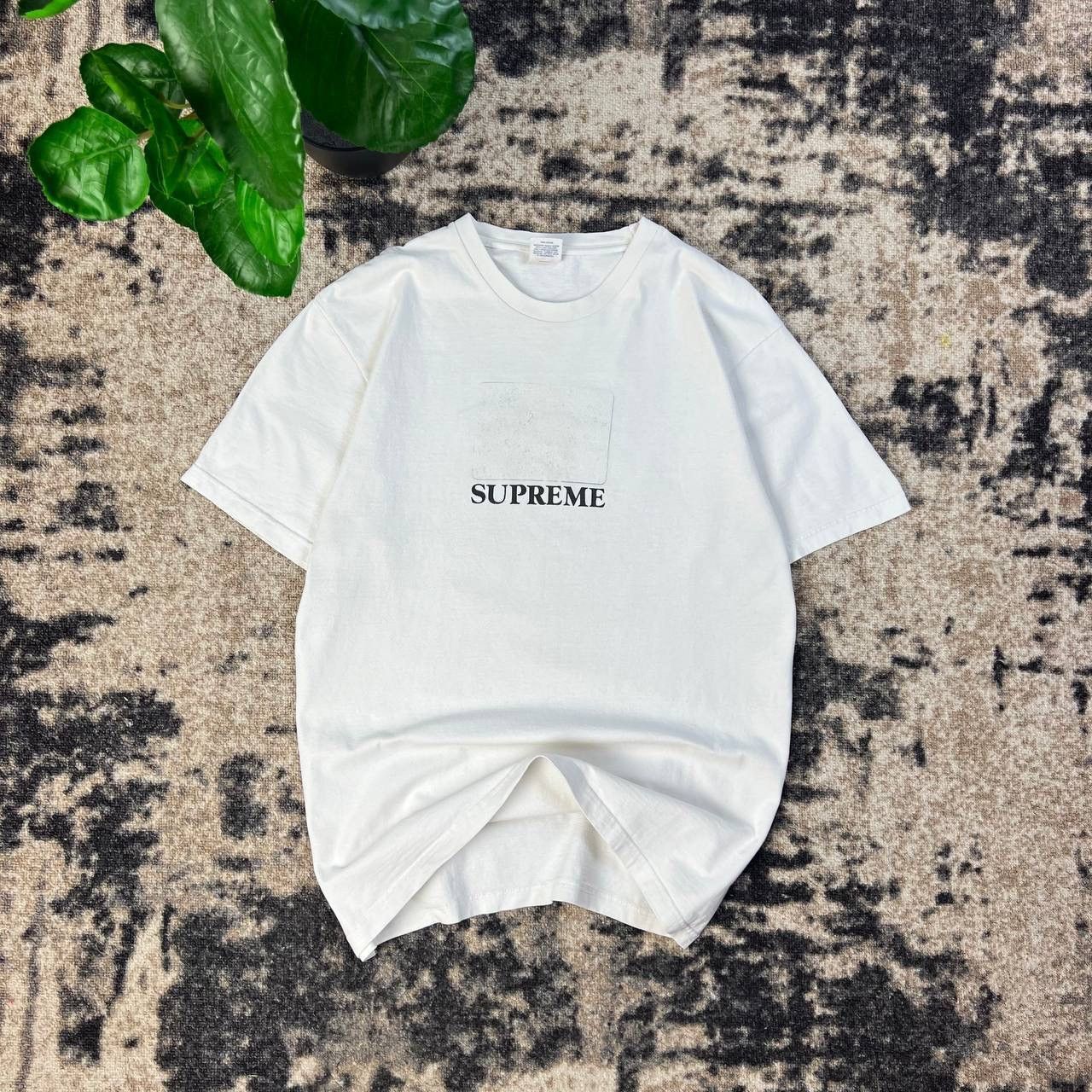 Supreme Supreme Big Center Logo White T-Shirt Streetwear Style 1TS21 Size US M / EU 48-50 / 2 - 1 Thumbnail