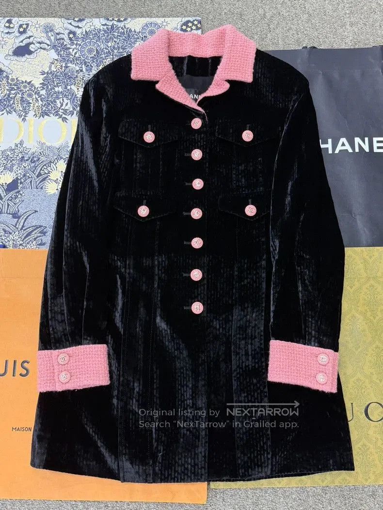 Chanel Chanel 22B Pink Collar Black Velvet Coat. Size US M / EU 48-50 / 2 - 1 Thumbnail