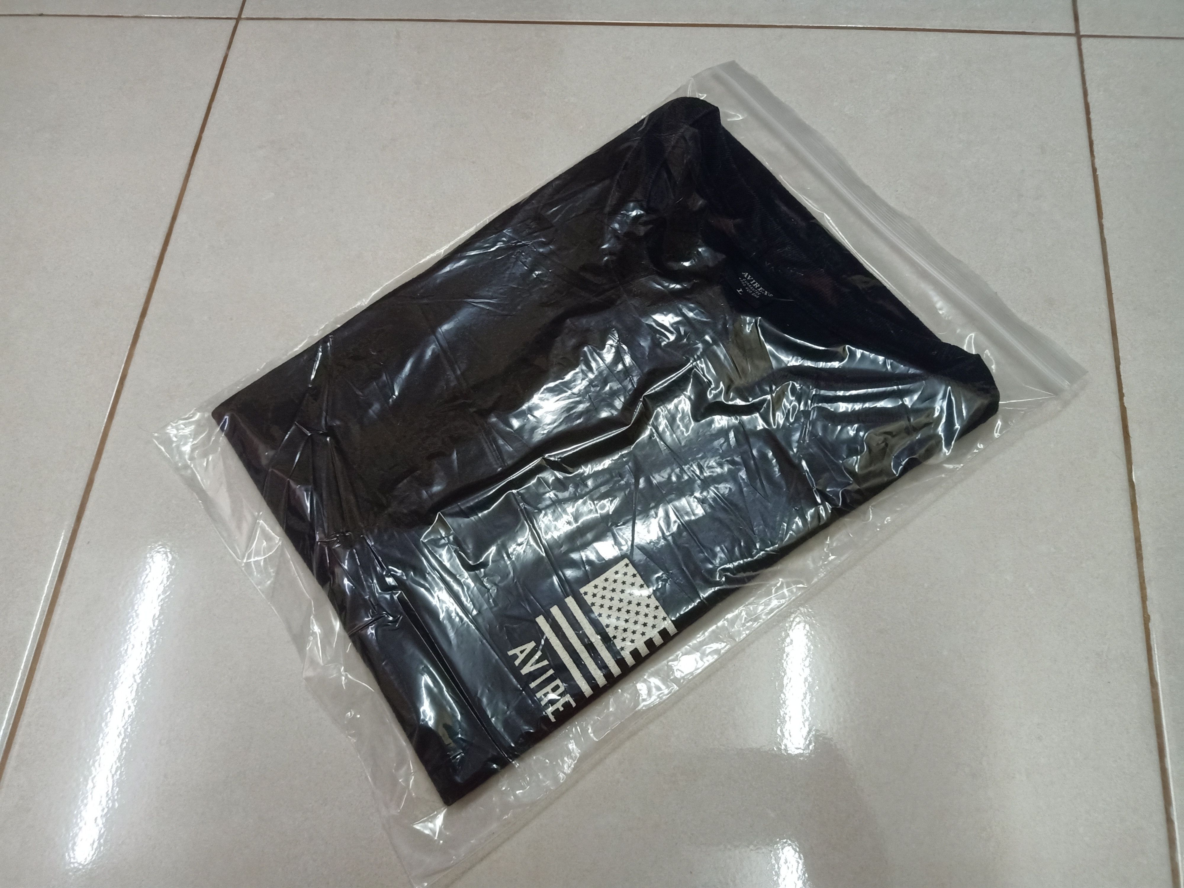 Avirex AVIREX Air Force Big Logo Spell Out Black L Size T-Shirt Size US L / EU 52-54 / 3 - 12 Thumbnail