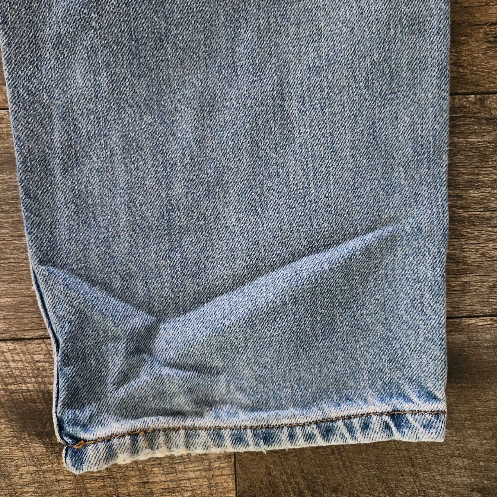 Levi's VINTAGE Levi's 550 Jeans 36x30 Light Wash Distressed Relaxed Fit 80s 90s Rock Punk Retro Grunge USA Mens Size US 36 / EU 52 - 4 Thumbnail
