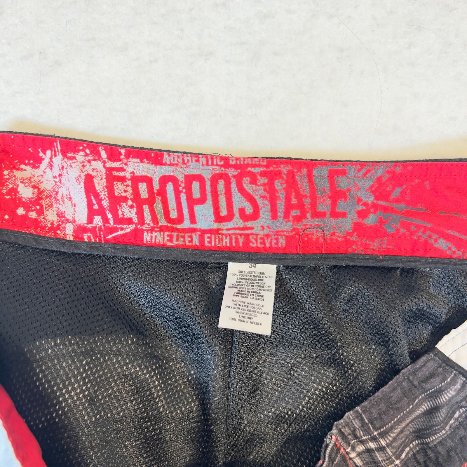 Aeropostale Aeropostale 1987 Swim Trunks Men 34W Black Red Plaid Pocket Size US 34 / EU 50 - 13 Thumbnail