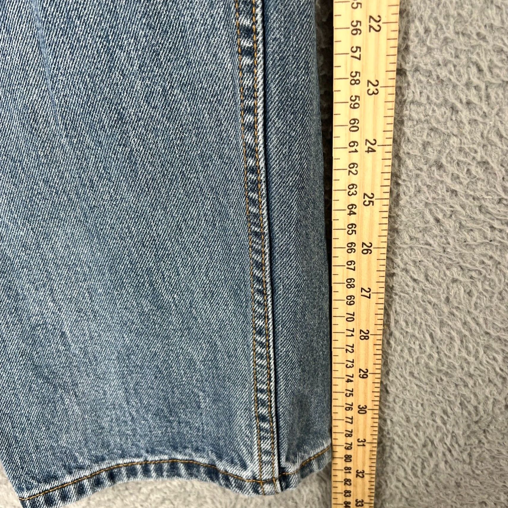 Levi's VINTAGE Levi's 550 Jeans Mens 34x32 Relaxed Fit Distressed Straight Leg Blue 90s Grunge USA Mens Size US 34 / EU 50 - 2 Thumbnail