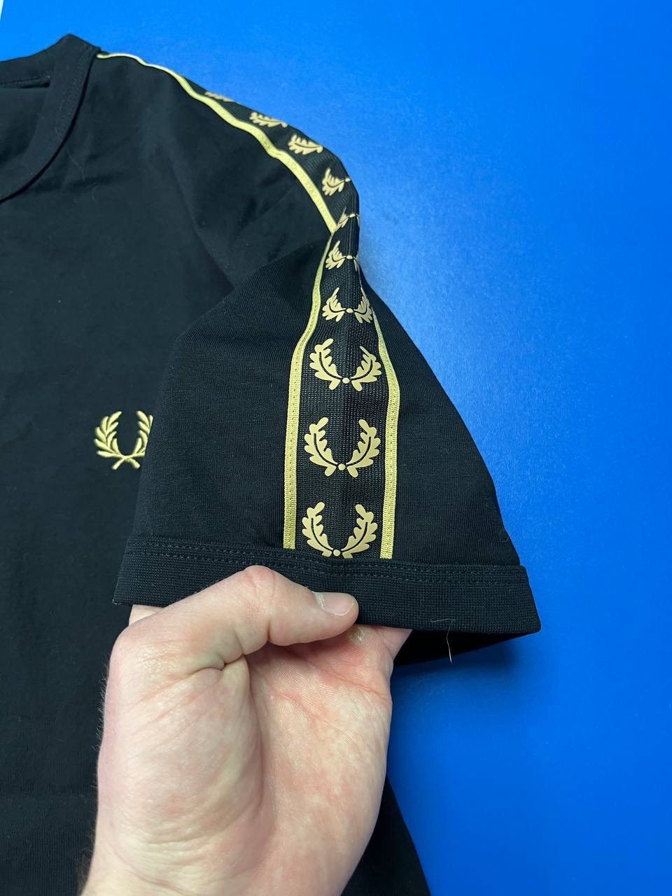 Fred Perry Fred Perry Black T-Shirt Laurel Wreath Taped Shoulder Gold Size US M / EU 48-50 / 2 - 7 Thumbnail