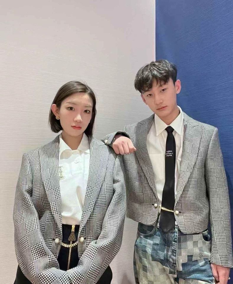 Louis Vuitton Louis Vuitton Black and white houndstooth cropped blazer ja Size US S / EU 44-46 / 1 - 8 Thumbnail