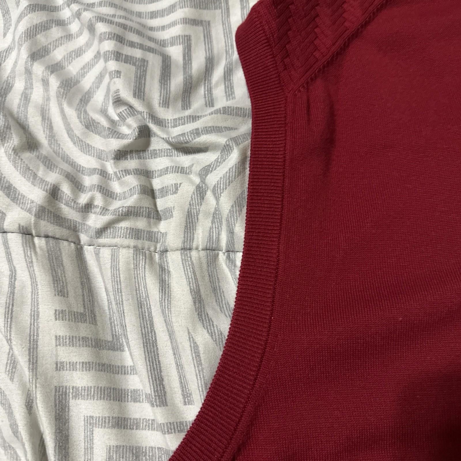 Roundtree & Yorke Roundtree and Yorke Men's burgundy Sweater Vest 1 Casual 2XL Size US XXL / EU 58 / 5 - 8 Thumbnail