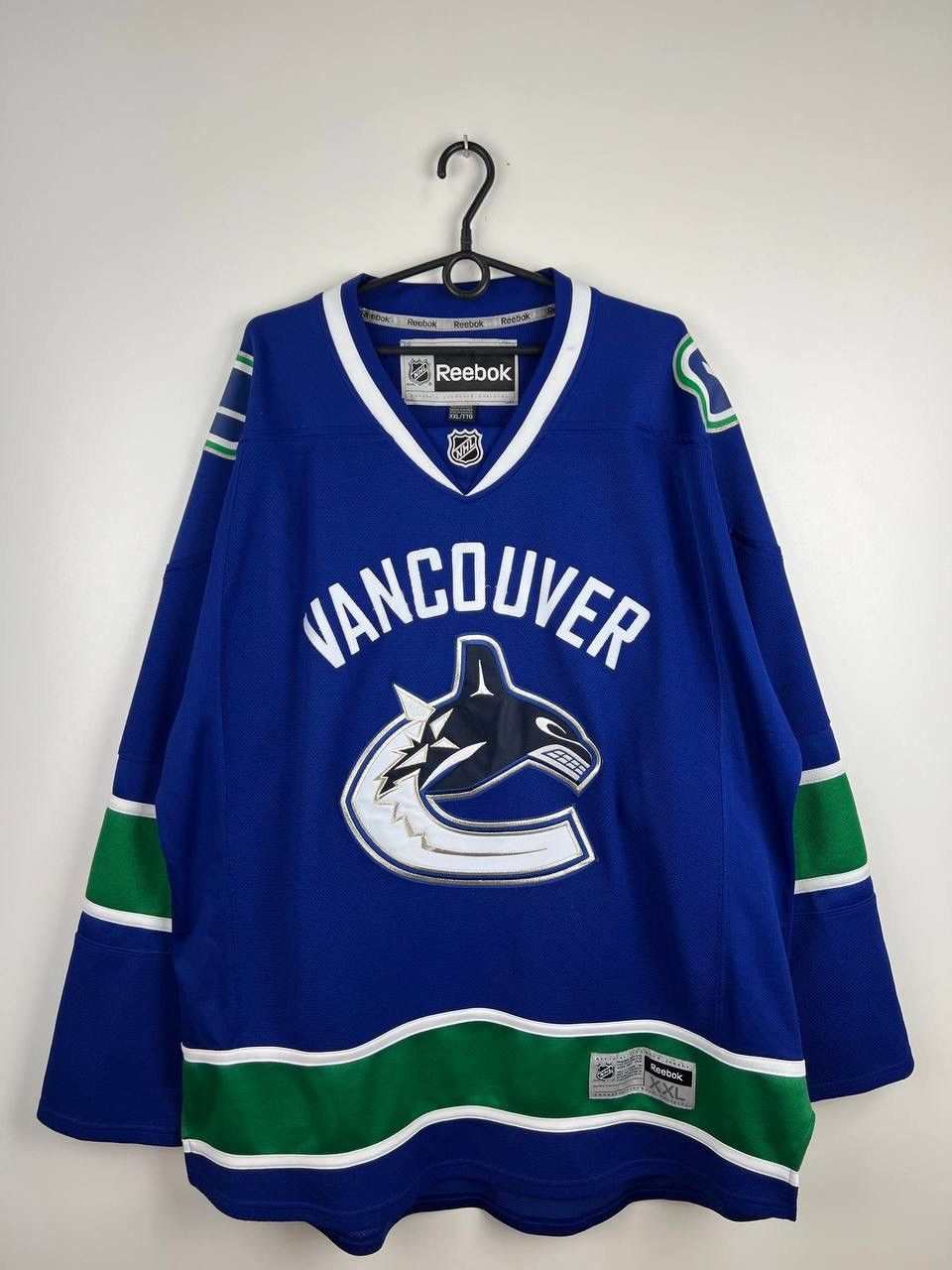 Vancouver Canucks NFL Reebok jersey Long sleeve size XXL