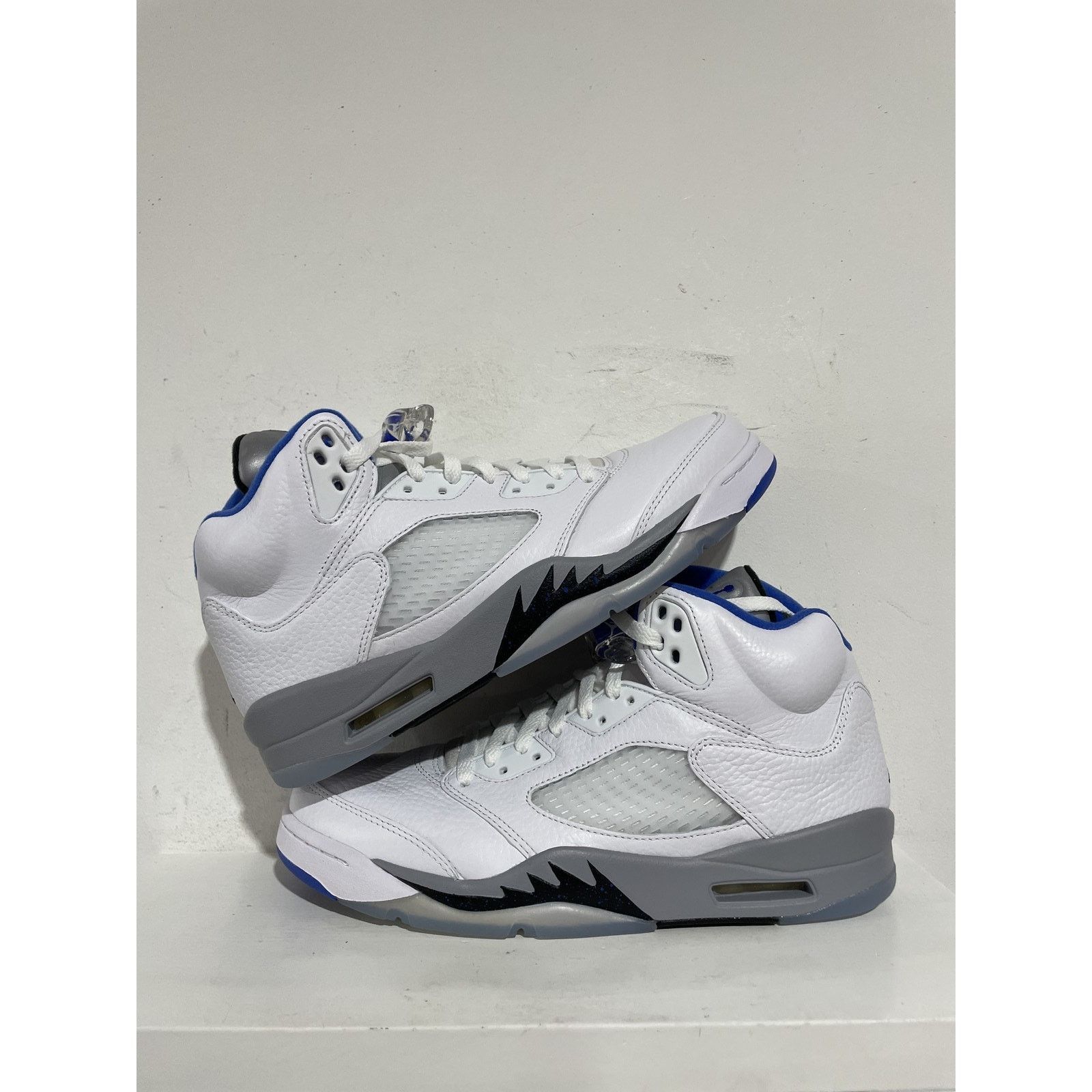 Jordan Brand NIKE JORDAN 5 WHITE STEALTH 2021 SIZE 9.5 NEW Size US 9.5 / EU 42-43 - 1 Thumbnail