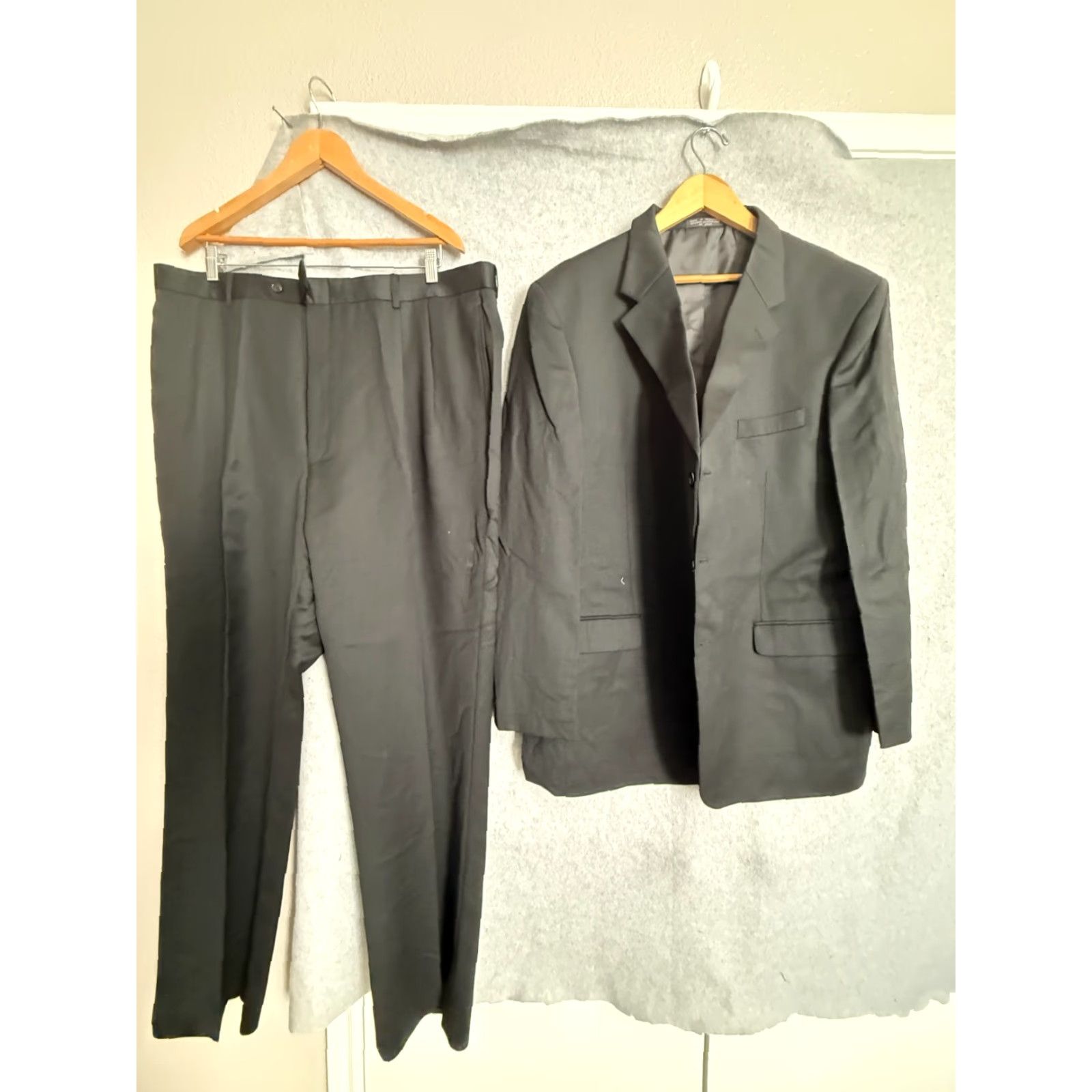 Albert Nipon Albert Nipon 2 Piece Suit Men 48L Blazer 42.5 Pants Black Worsted Wool Lined Size 48R - 2 Thumbnail