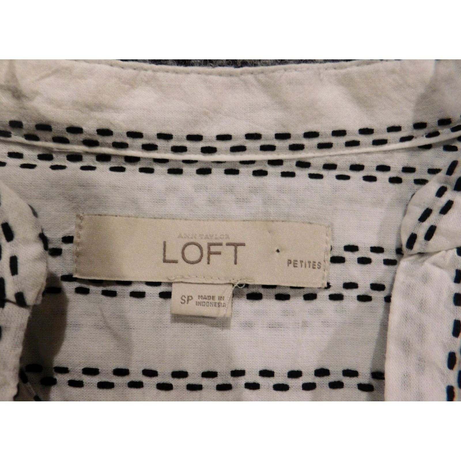 Ann Taylor Loft Ann Taylor Blouse Shirt White Striped Petite PS Long Sleeve Round Neck Pullover Casual Women's Modern Basic Size S / US 4 / IT 40 - 5 Thumbnail