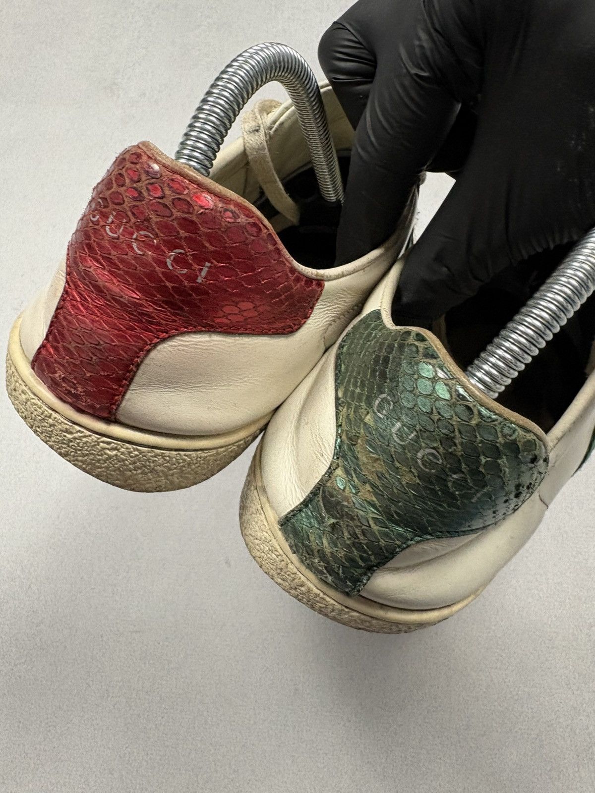 Gucci Gucci Ace Bee Leather Sneaker Embroidered Distressed Vintage Size US 7.5 / IT 37.5 - 3 Thumbnail