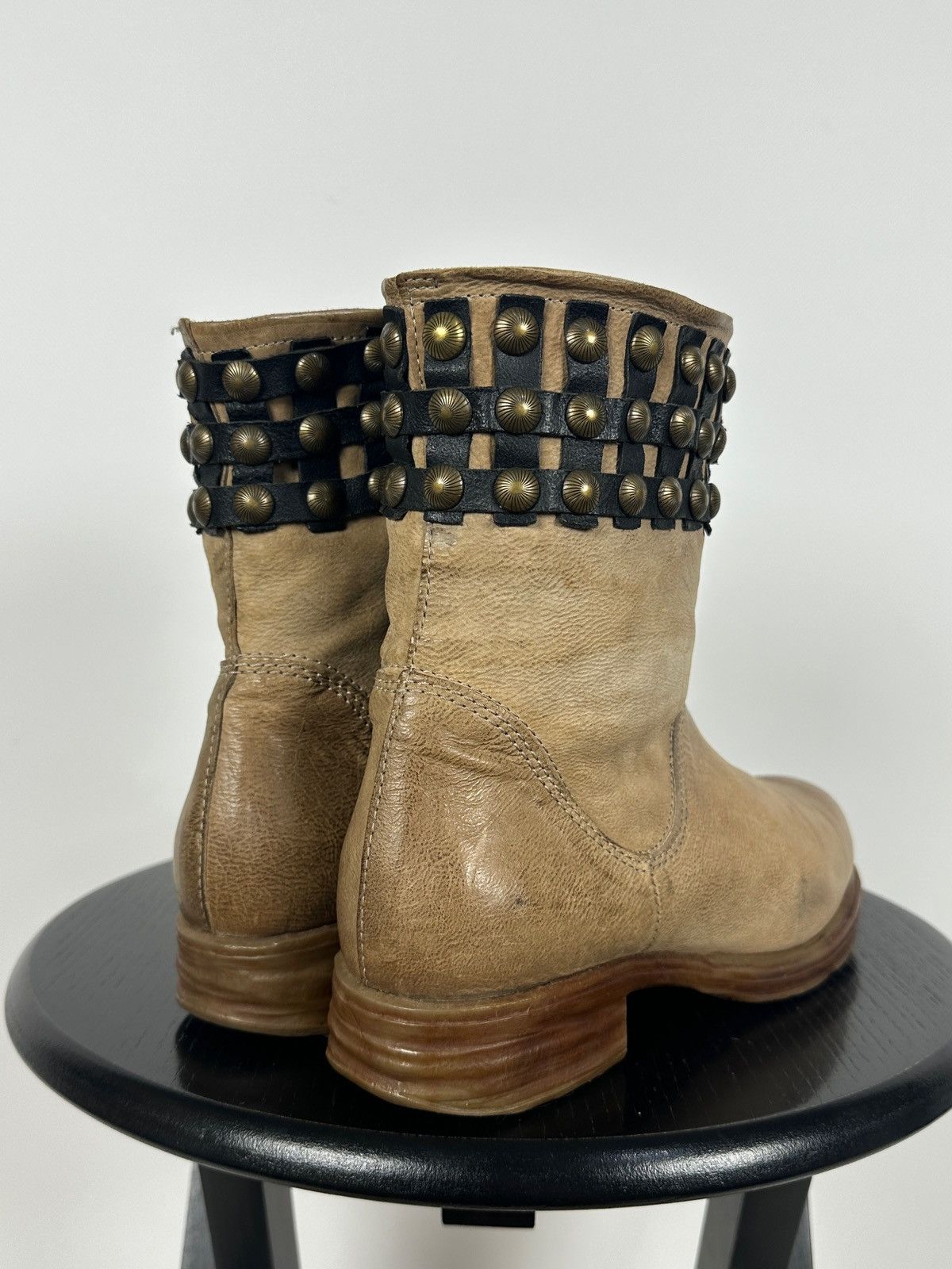 A.S.98 A.S.98. Airstep Beige Leather Studded Biker Ankle Boots Size US 7 / IT 37 - 5 Thumbnail
