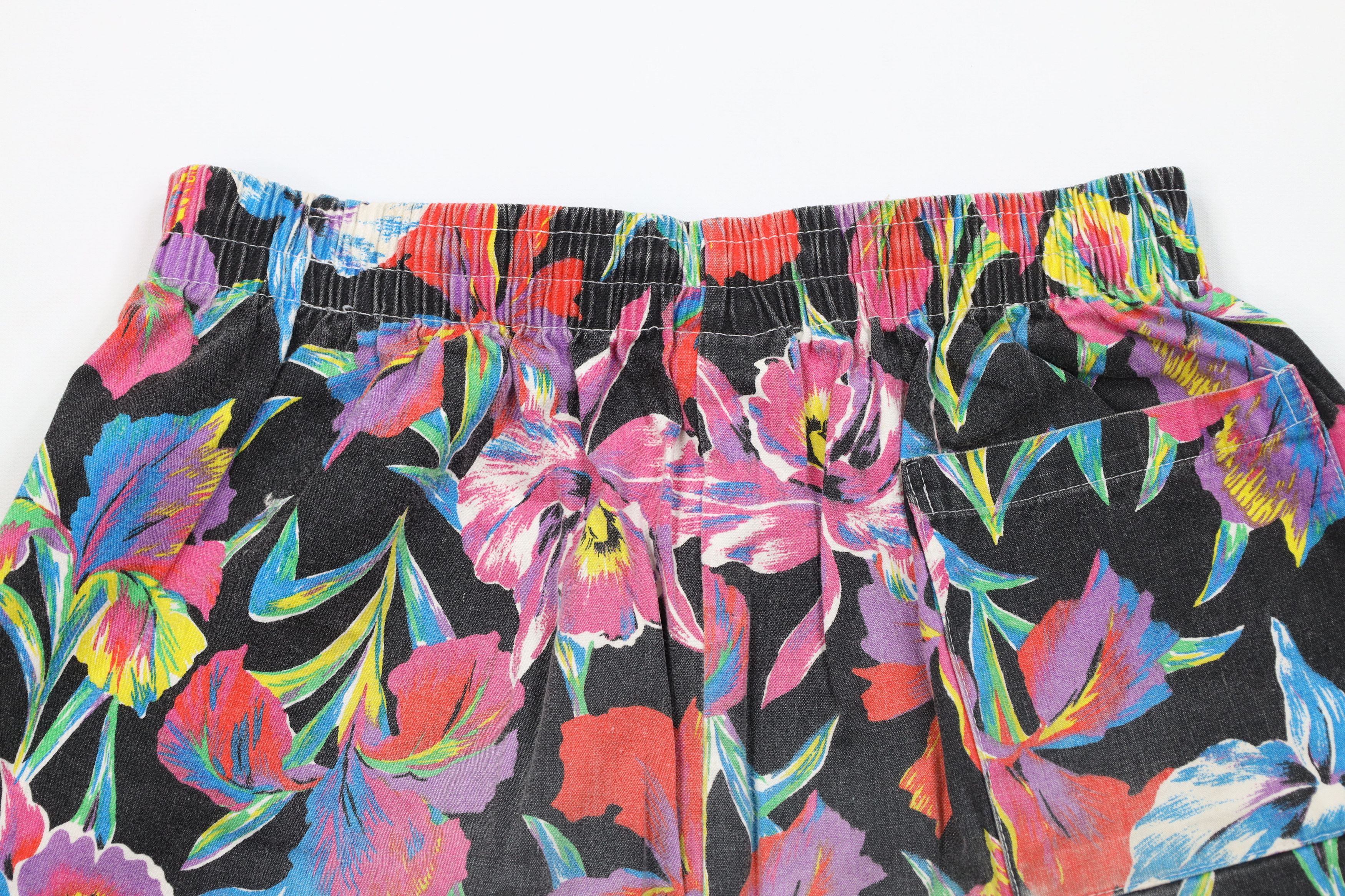 Vintage Vintage 90s Streetwear Rainbow Flower Beach Shorts USA Size 25" / US 0 / IT 36 - 11 Thumbnail