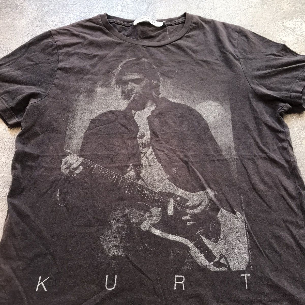 Vintage Vintage 90s Kurt Cobain Nirvana Band Tee Grunge Faded XS Size US XS / EU 42 / 0 - 3 Thumbnail