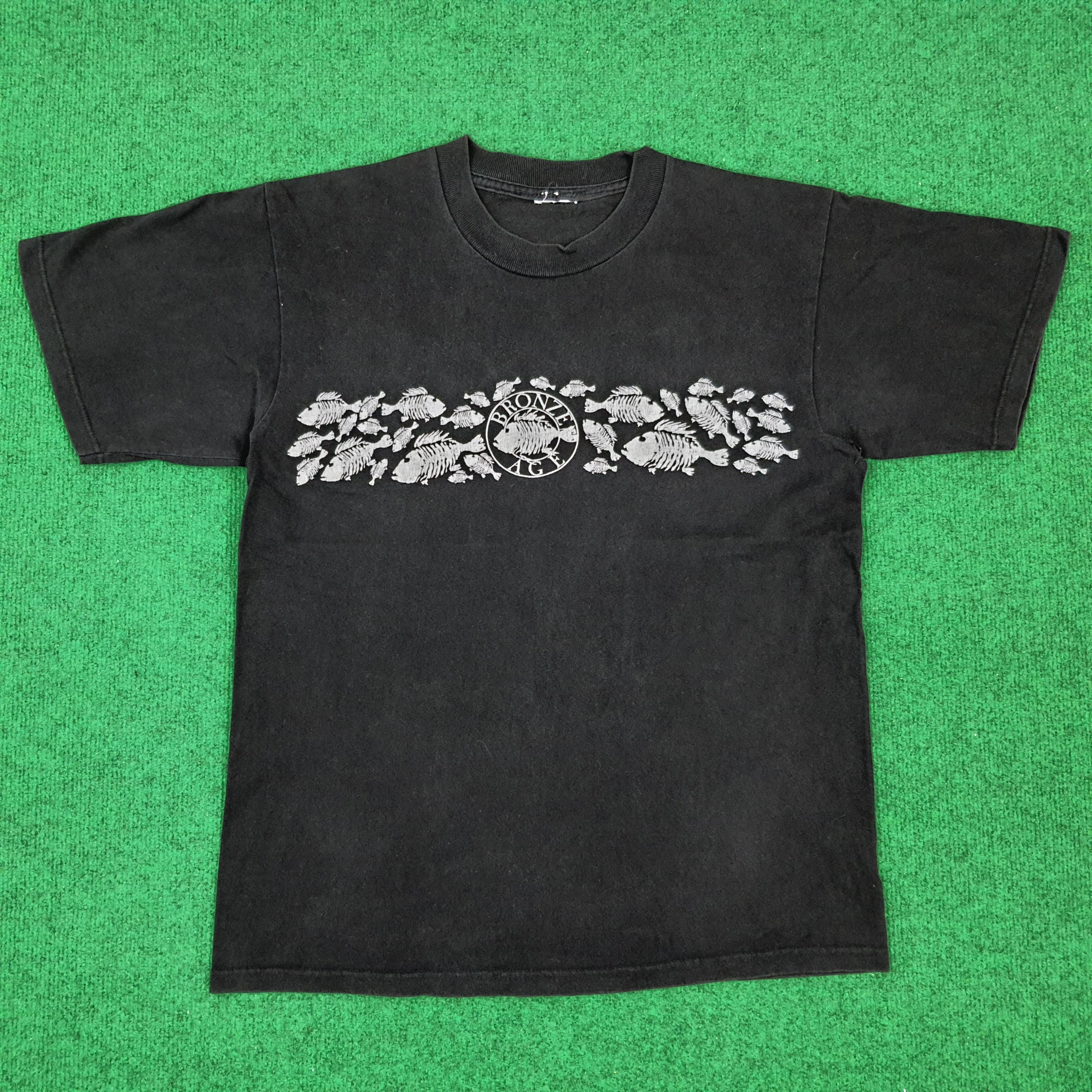 Vintage Vintage Bronze Age Surfing Band Tshirt Size US M / EU 48-50 / 2 - 1 Thumbnail